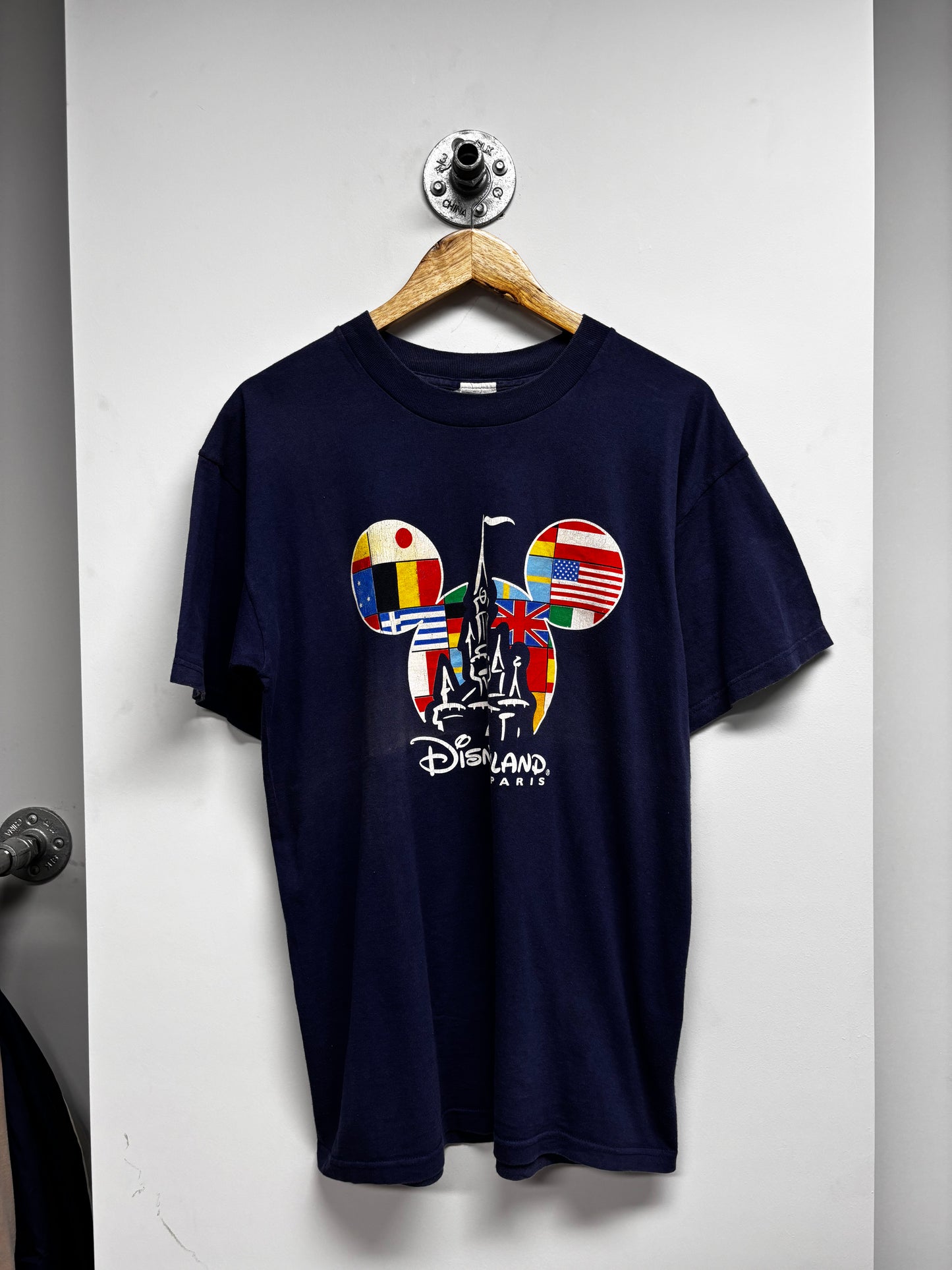 VINTAGE DISNEYLAND PARIS TSHIRT (S/M)