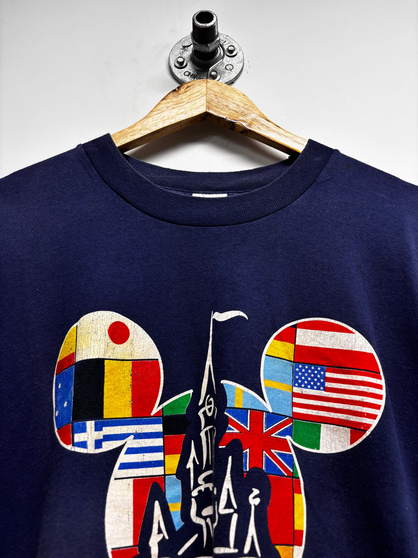 VINTAGE DISNEYLAND PARIS TSHIRT (S/M)