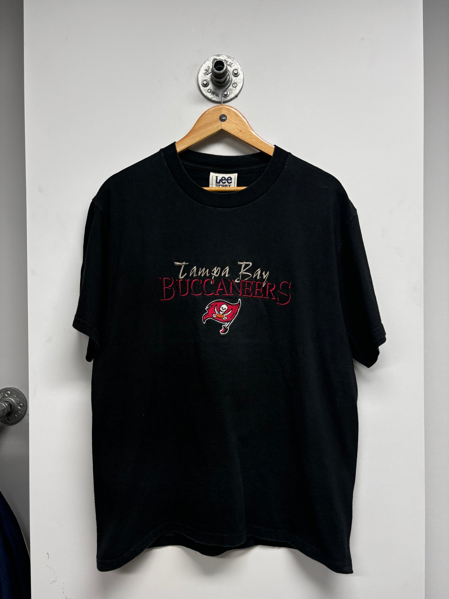 NFL TAMPA BAY BUCCANEERS TSHIRT (M)