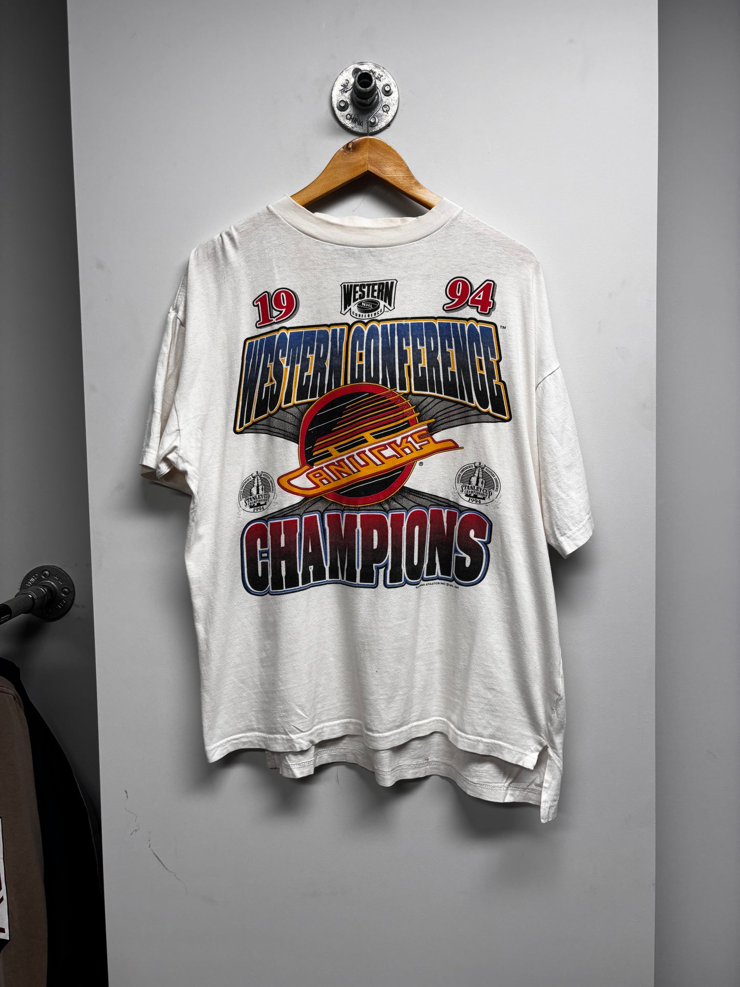 VINTAGE 1994 NHL WESTERN CONFERENCE CHAMPIONS, CANUCKS TSHIRT (L)