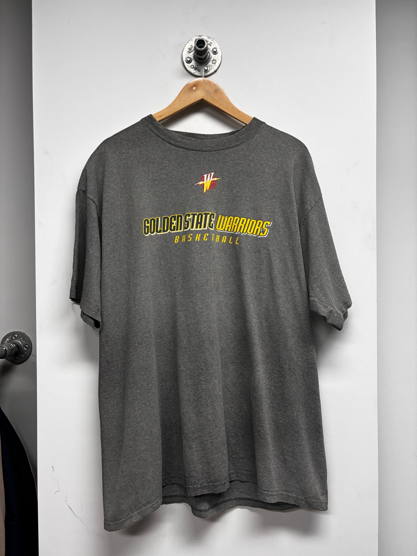 NBA GOLDEN STATE WARRIORS BASKETBALL TSHIRT (2XL)