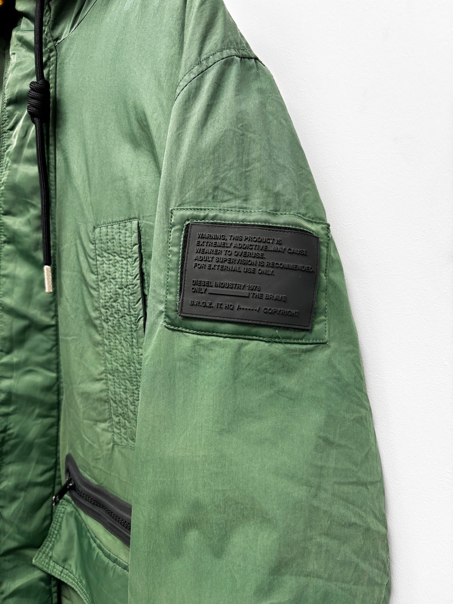 VINTAGE DIESEL OVERSIZED HOODED PUFFER JACKET (M)