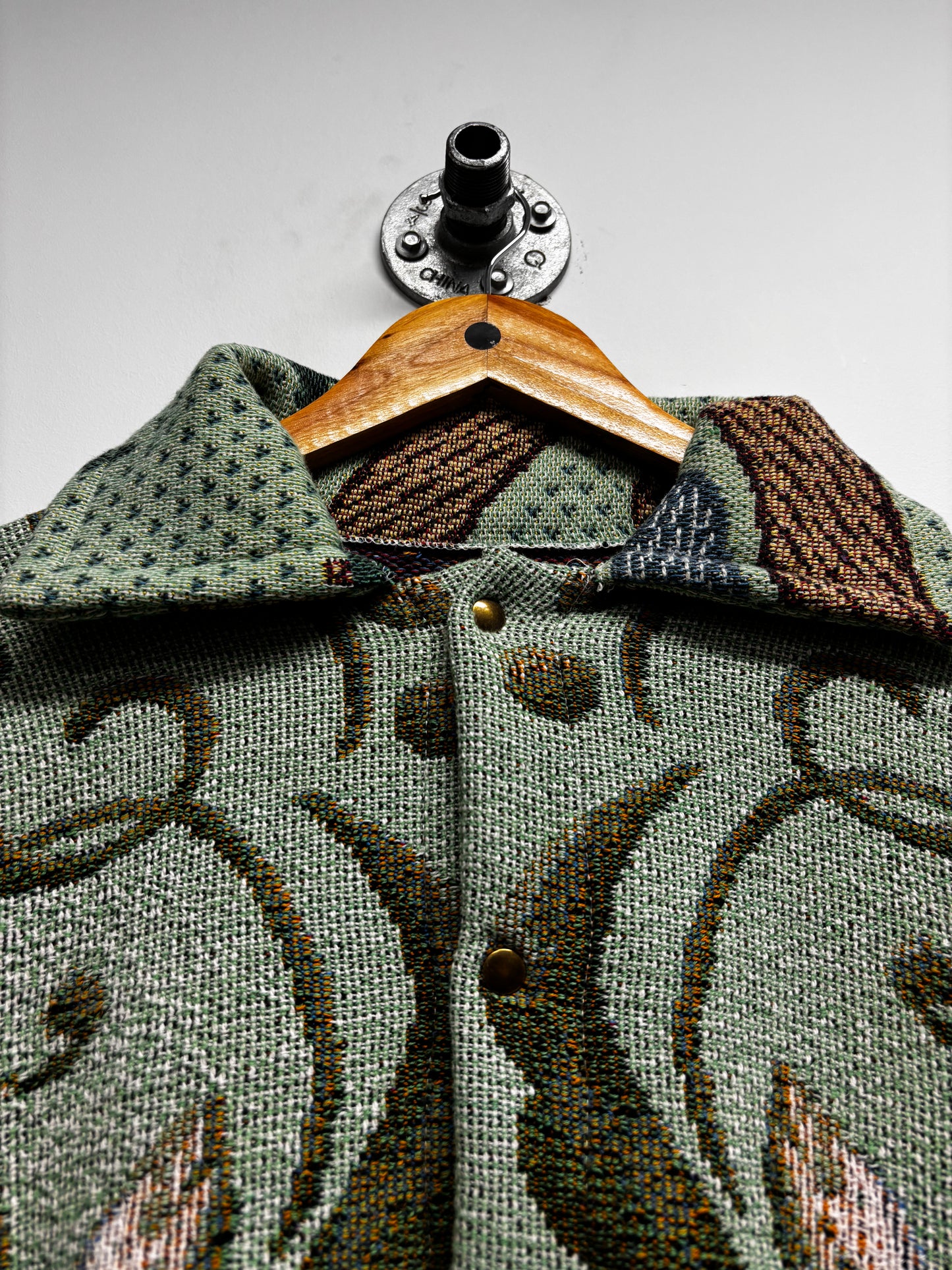 UPCYCLED RUG BUTTON UP (M)