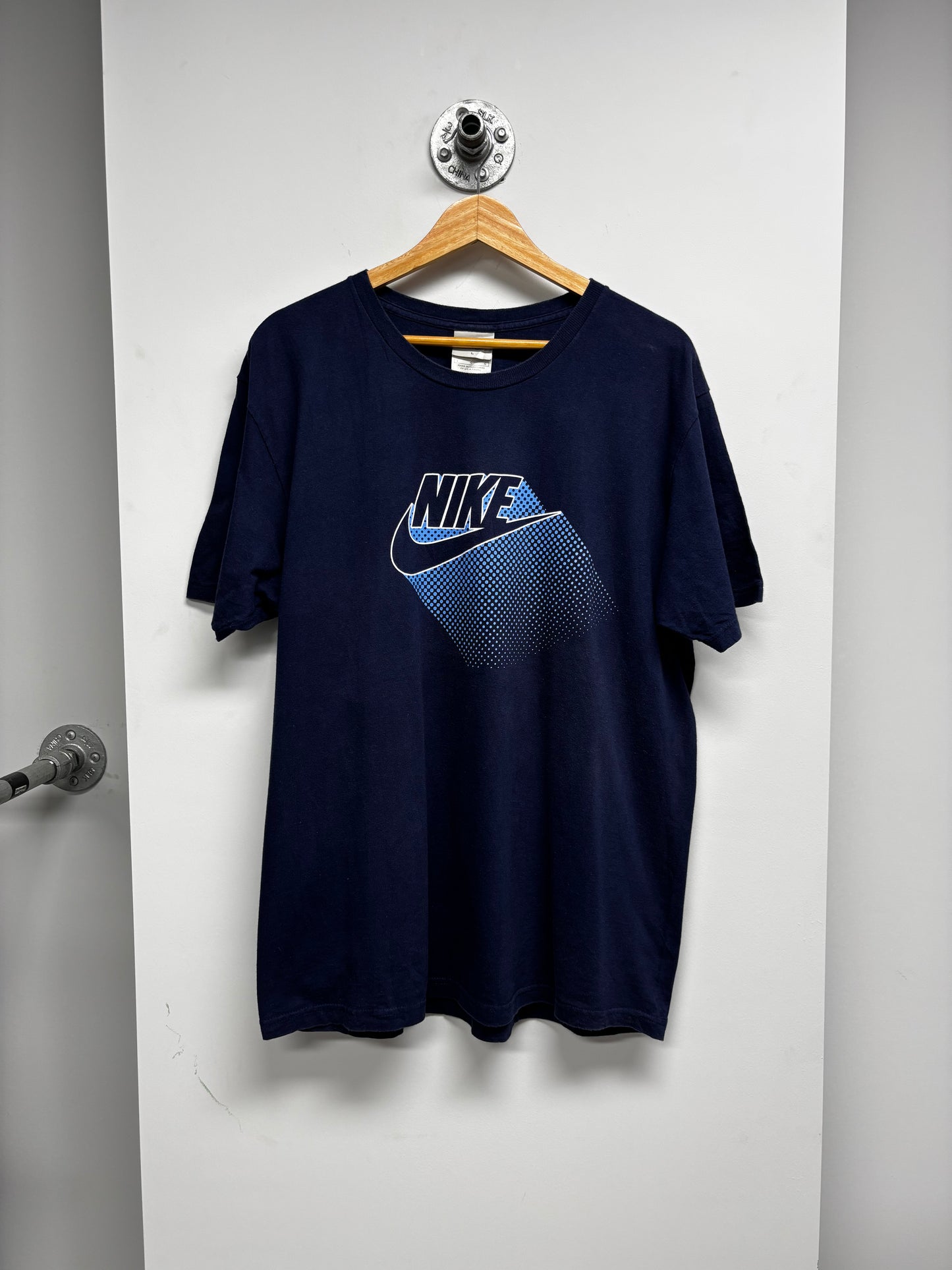 VINTAGE NIKE GRAPHIC TSHIRT (L)