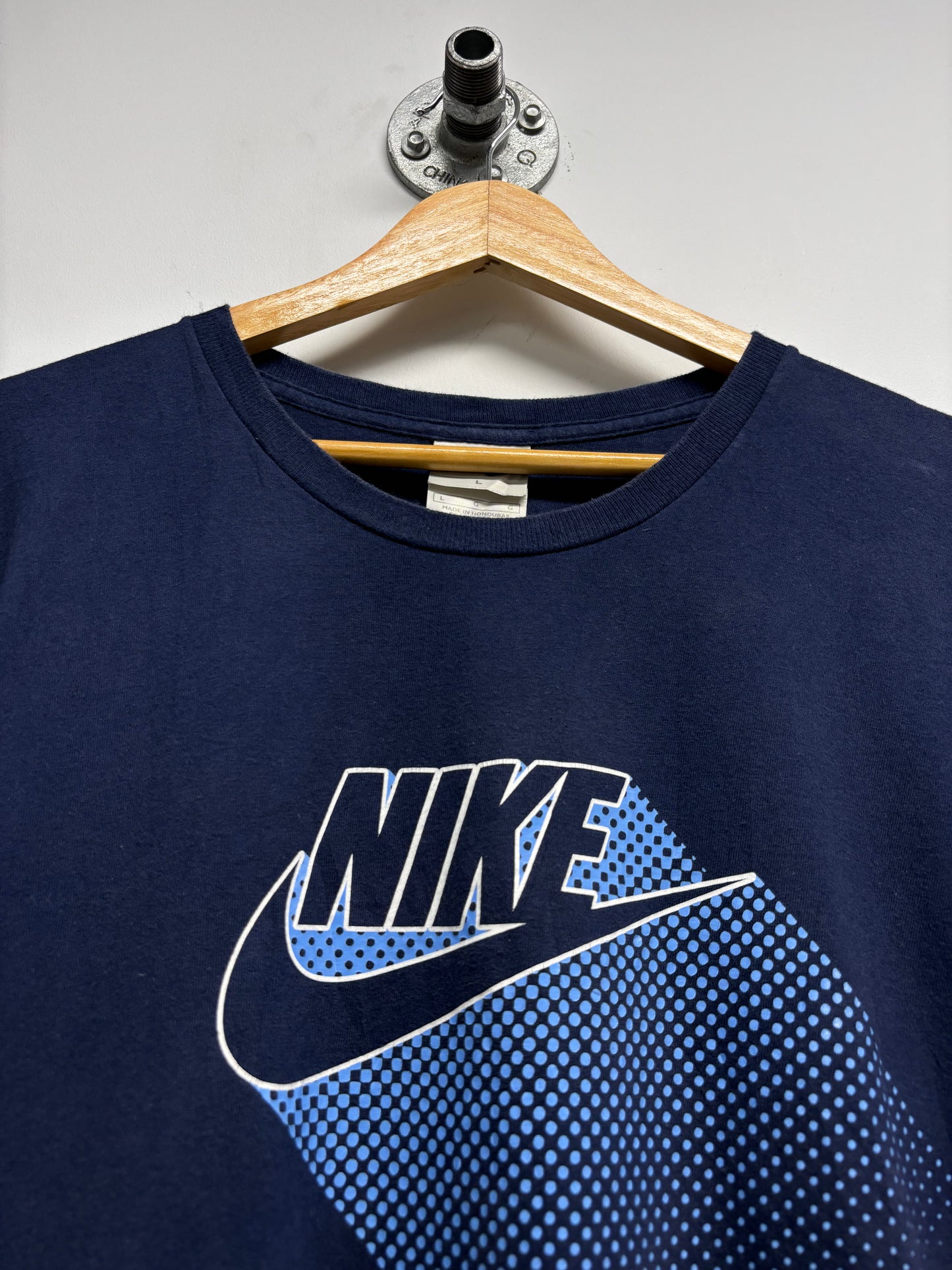 VINTAGE NIKE GRAPHIC TSHIRT (L)