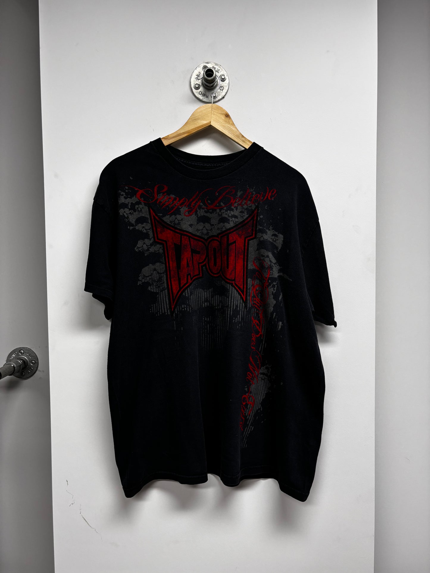 VINTAGE TAP OUT TSHIRT (XL)