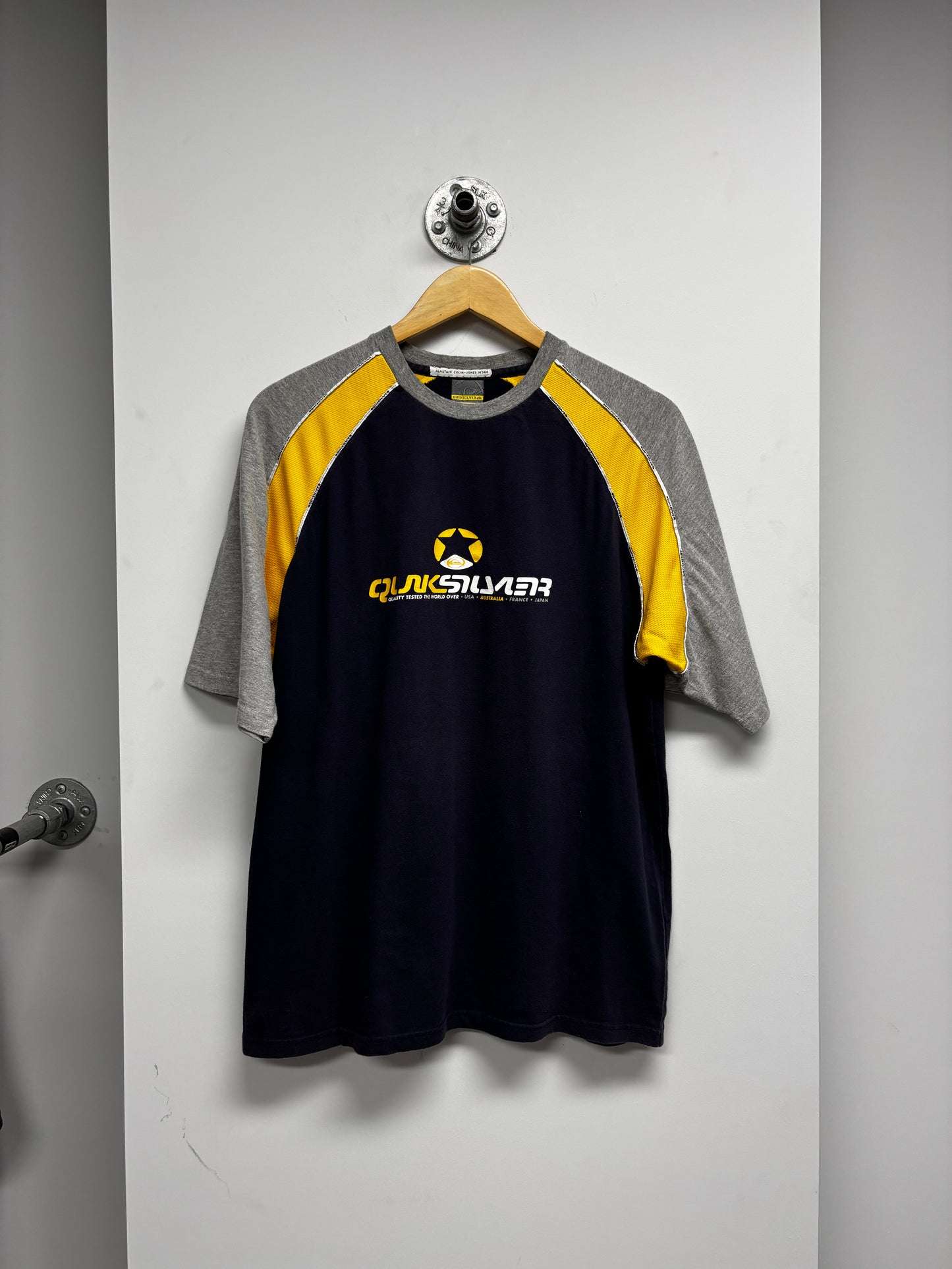 2000's QUICKSILVER TSHIRT (M)