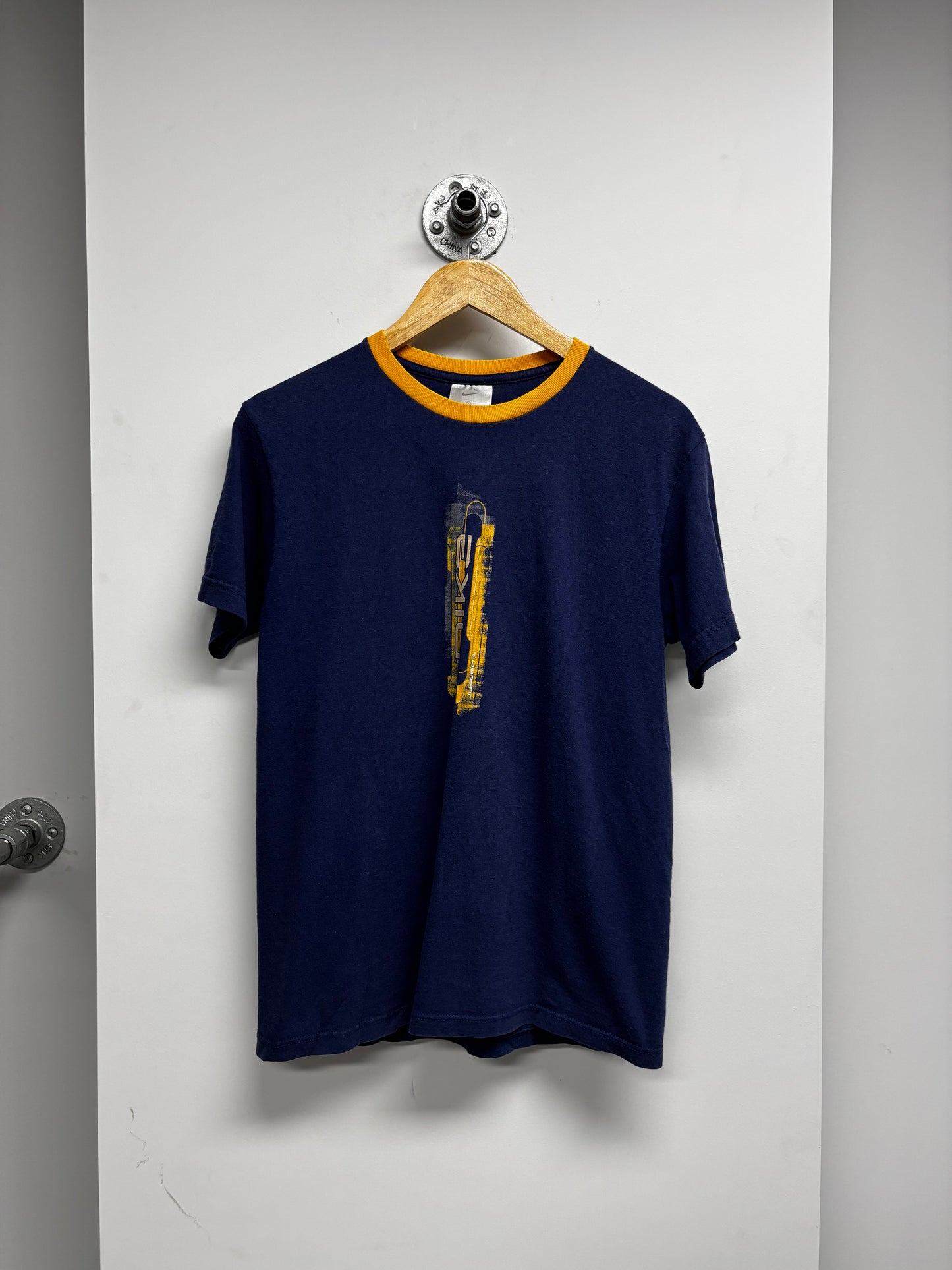 VINTAGE NIKE GRAPHIC TSHIRT (L)