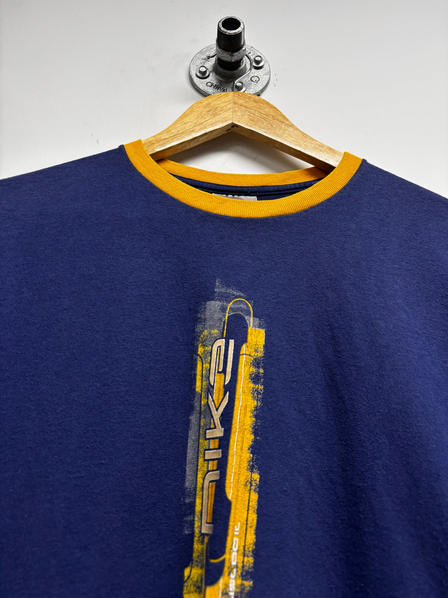 VINTAGE NIKE GRAPHIC TSHIRT (L)