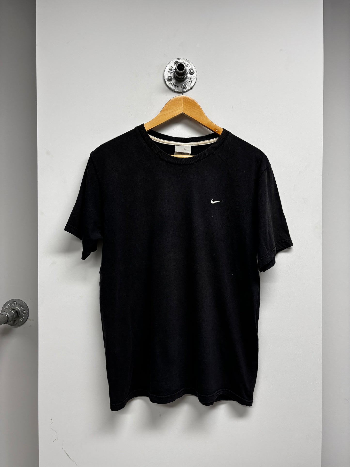 NIKE SWOOSH TSHIRT (L)