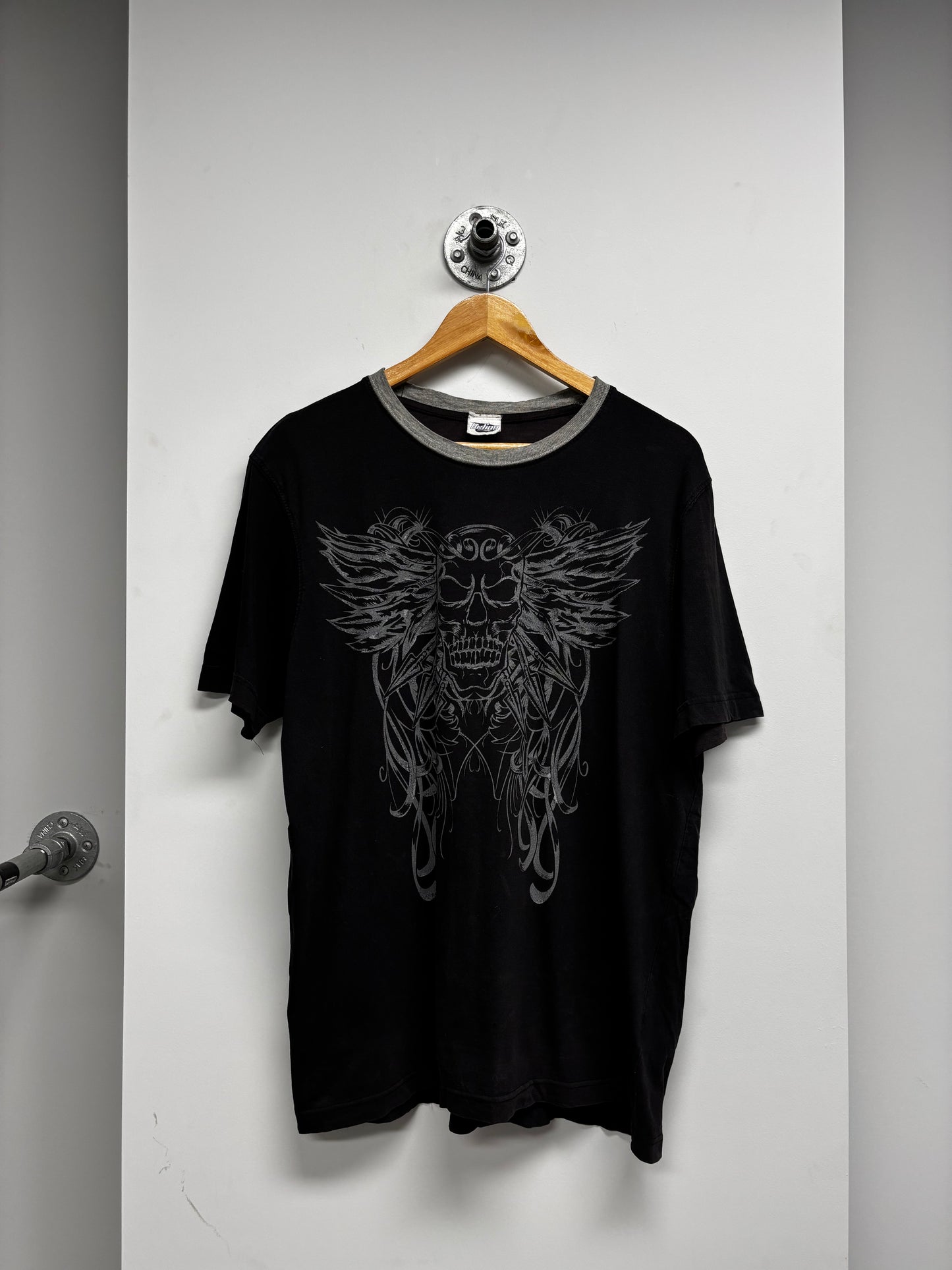 AFFLICTION STYLE Y2K TSHIRT (M)