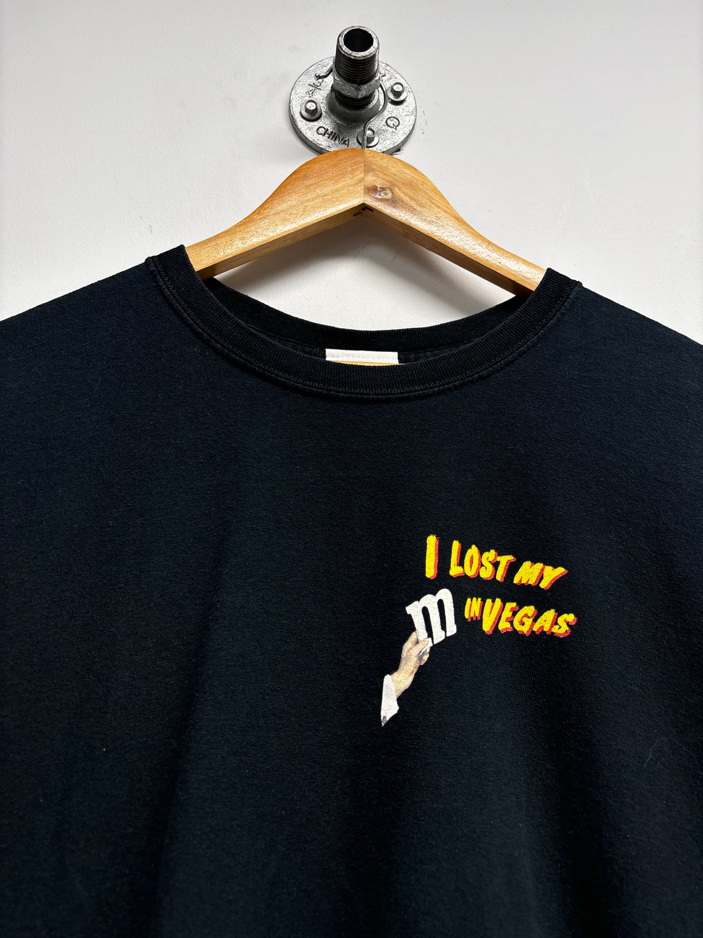 VINTAGE M&M WORLD GRAPHIC TSHIRT (L)