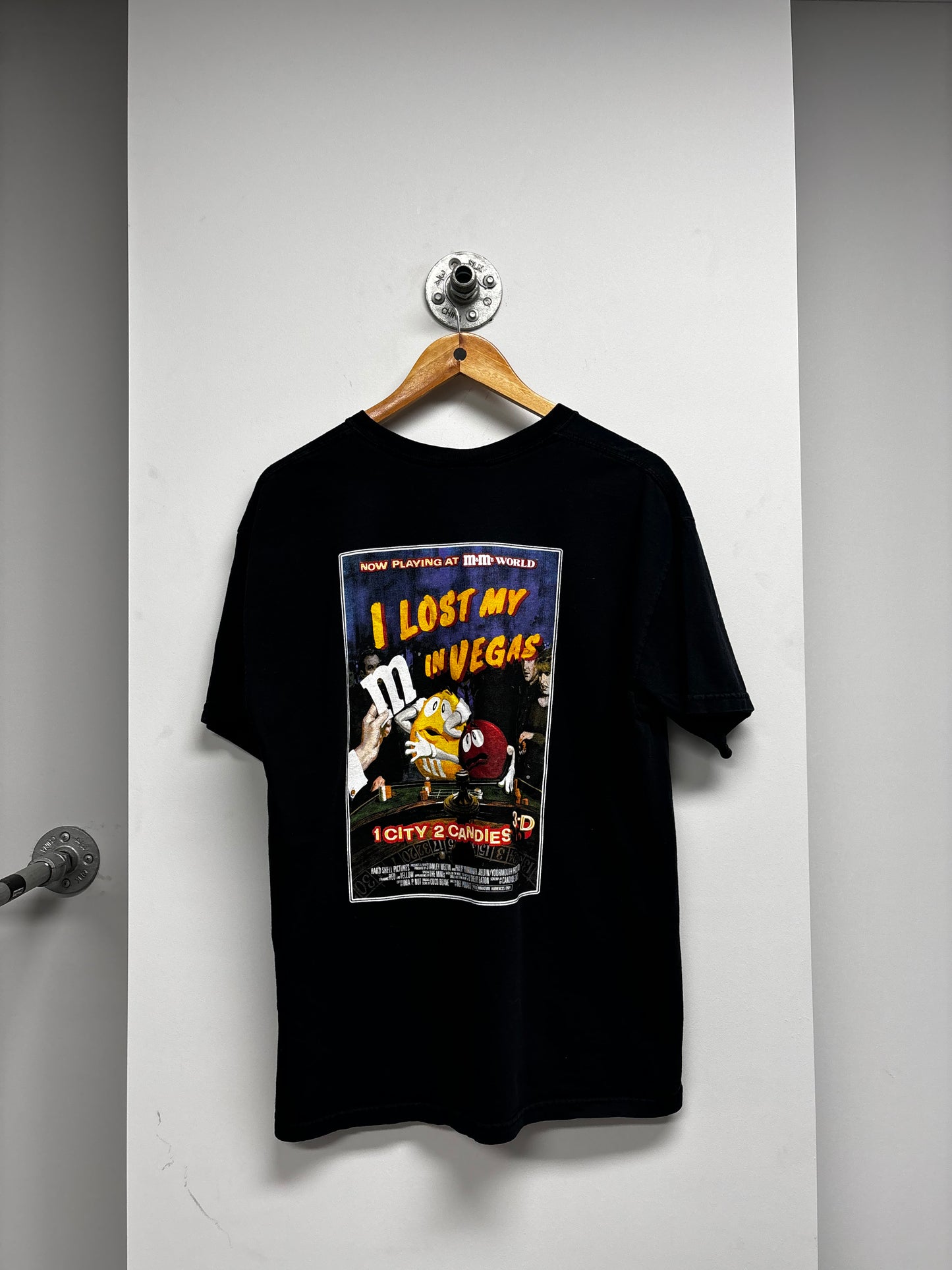 VINTAGE M&M WORLD GRAPHIC TSHIRT (L)
