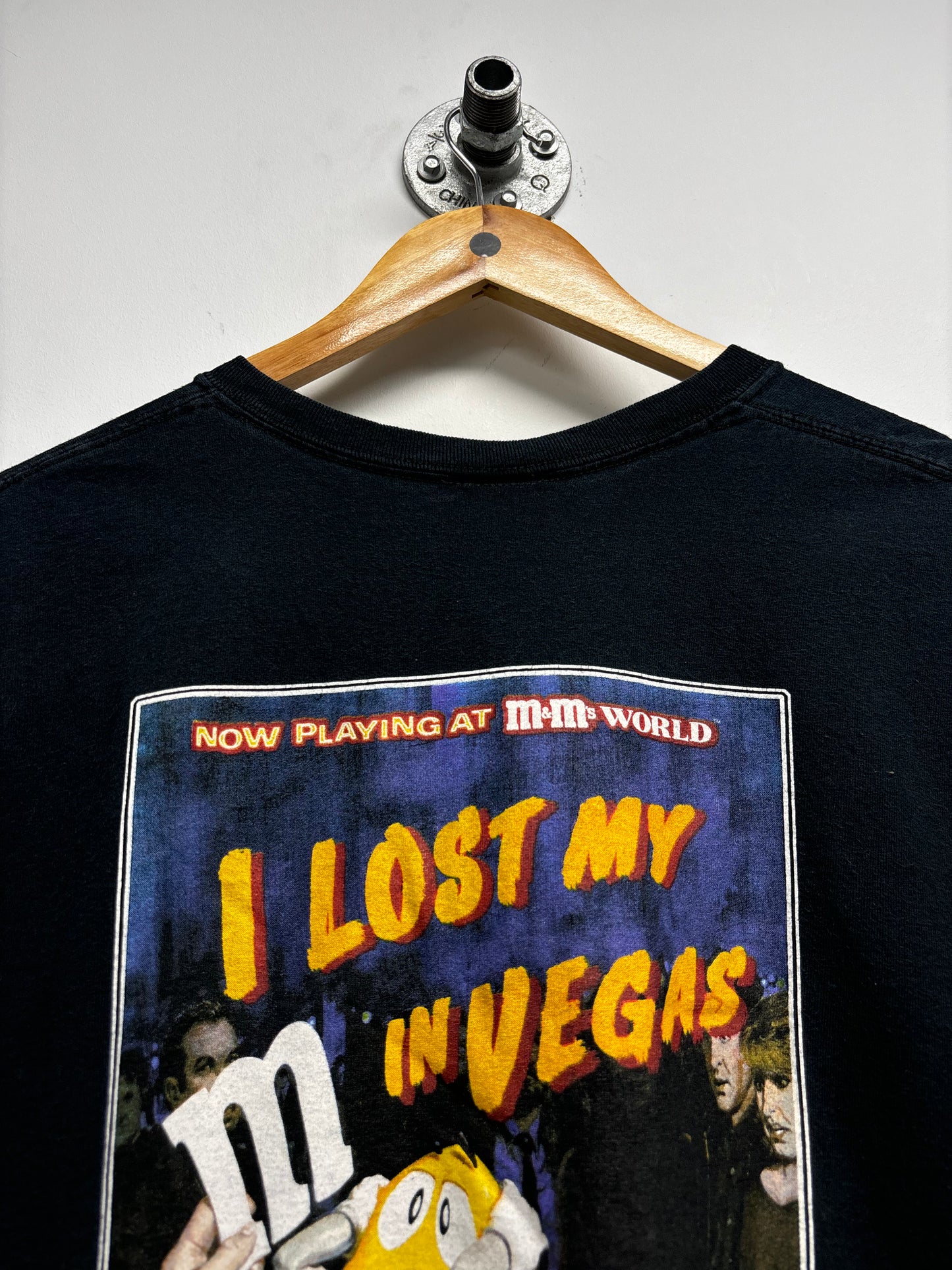 VINTAGE M&M WORLD GRAPHIC TSHIRT (L)