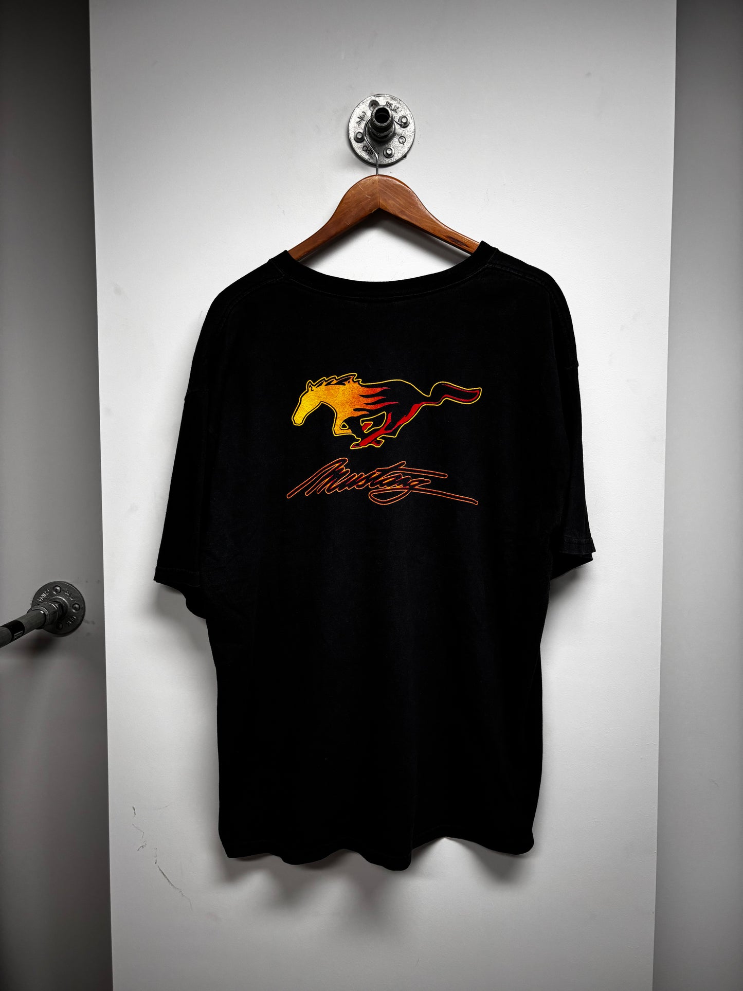 VINTAGE MUSTANG GRAPHIC TSHIRT (XL)