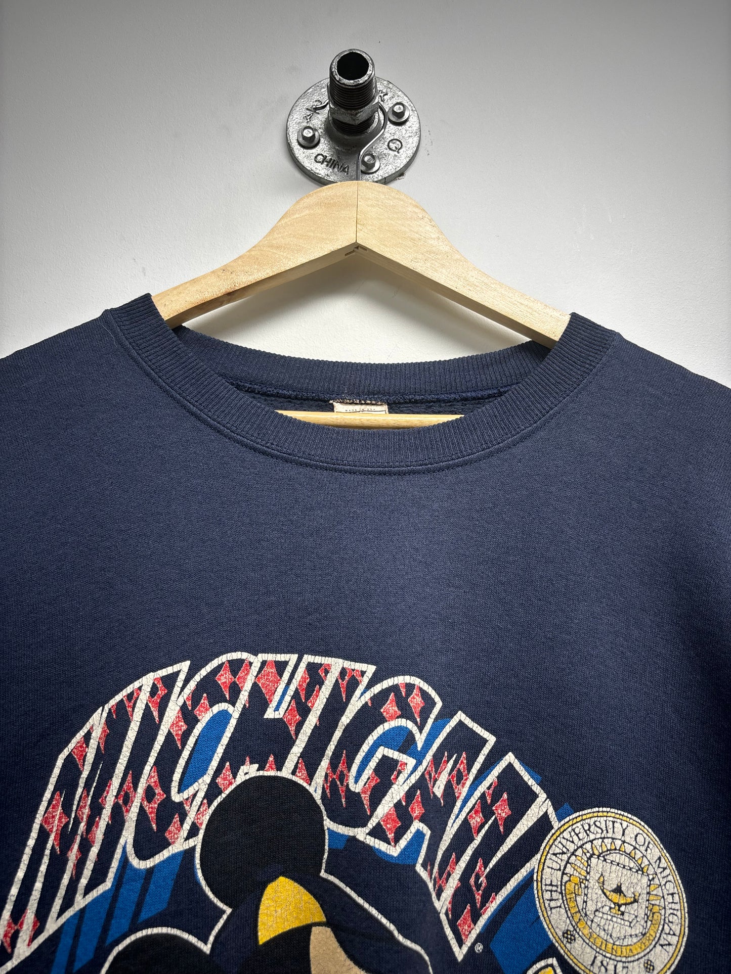 UNIVERSITY OF MICHIGAN MICKEY MOUSE CREWNECK JUMPER (L)
