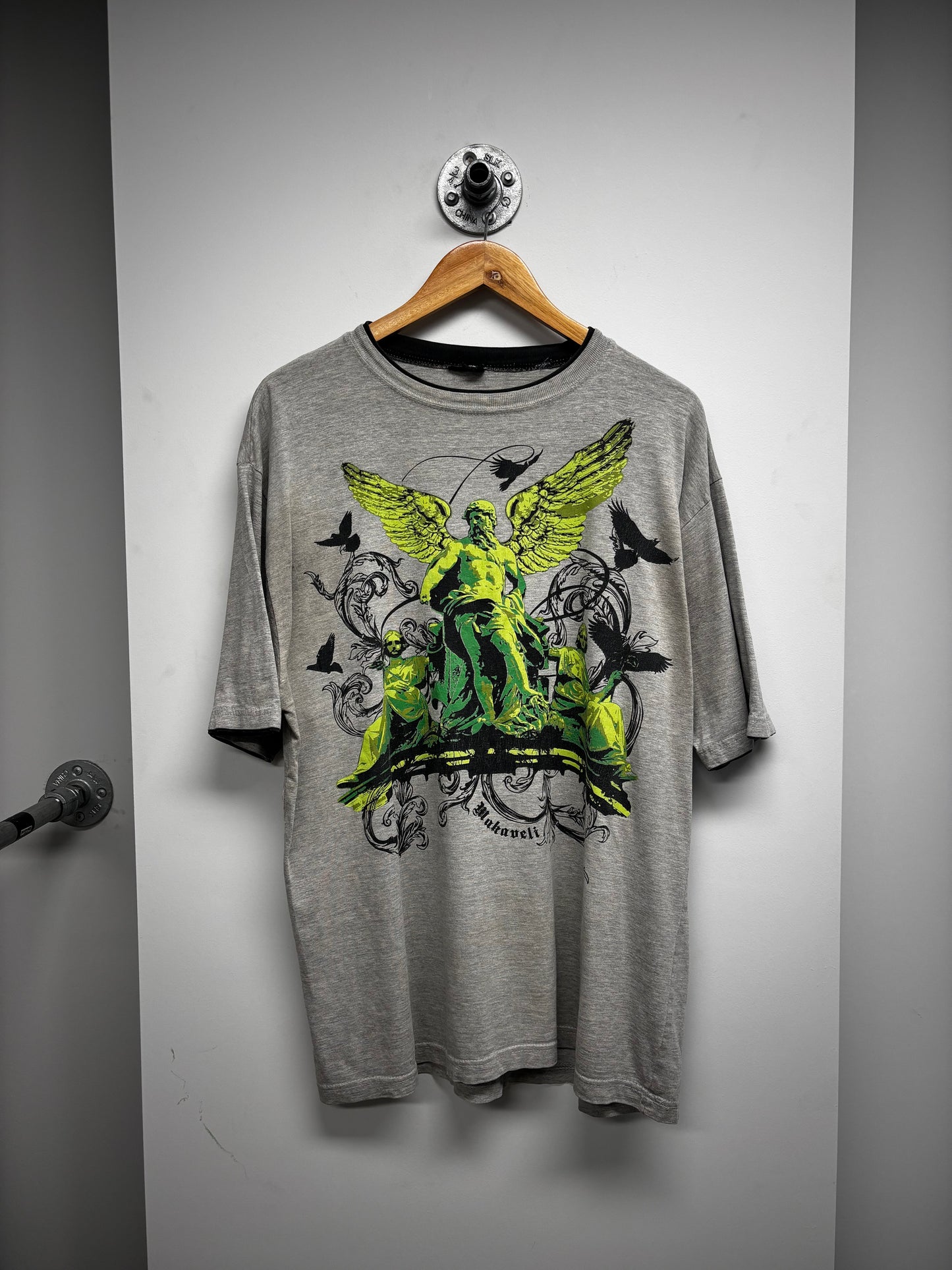 VINTAGE GODS GRAPHIC TSHIRT (L)