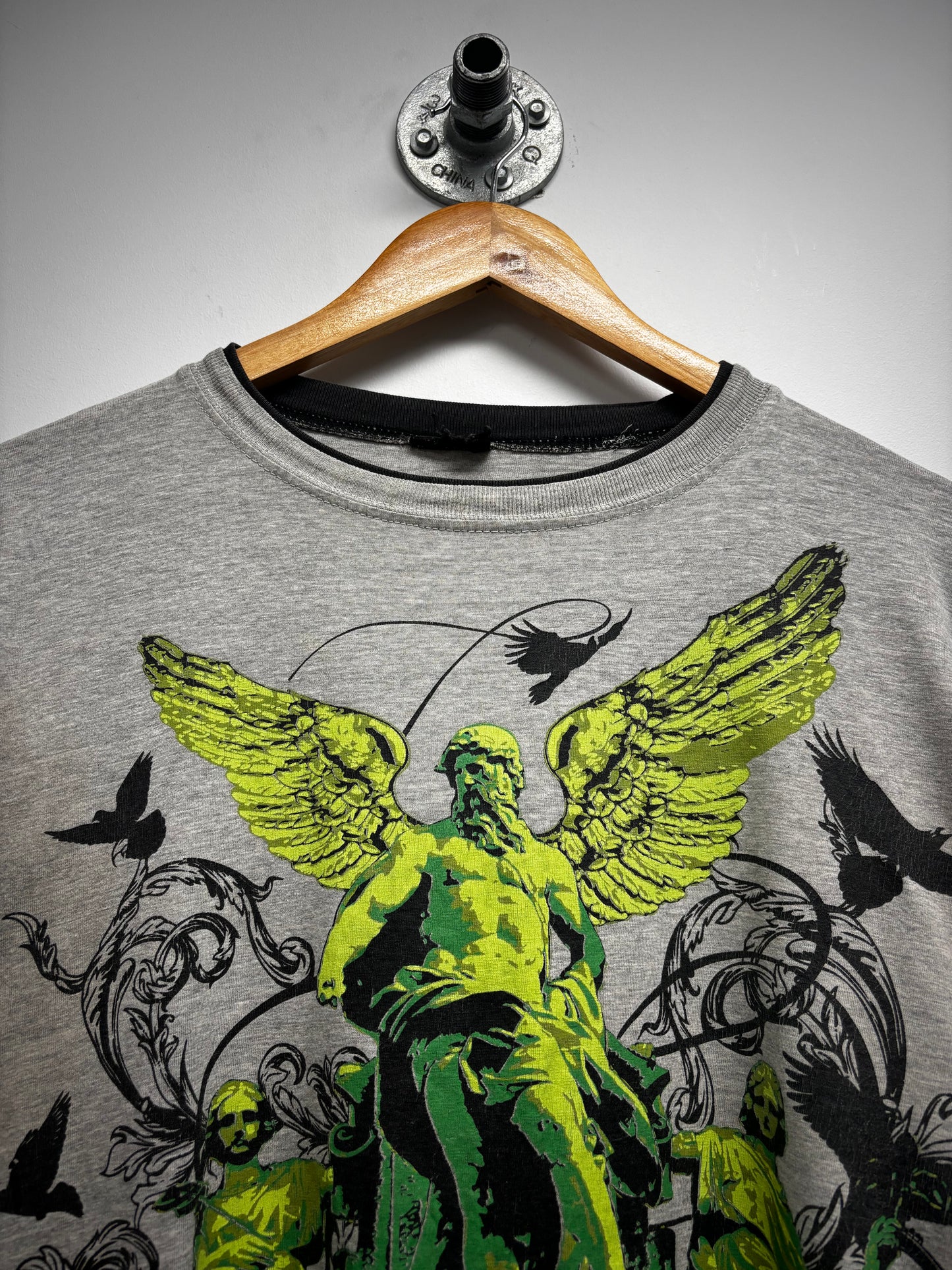 VINTAGE GODS GRAPHIC TSHIRT (L)
