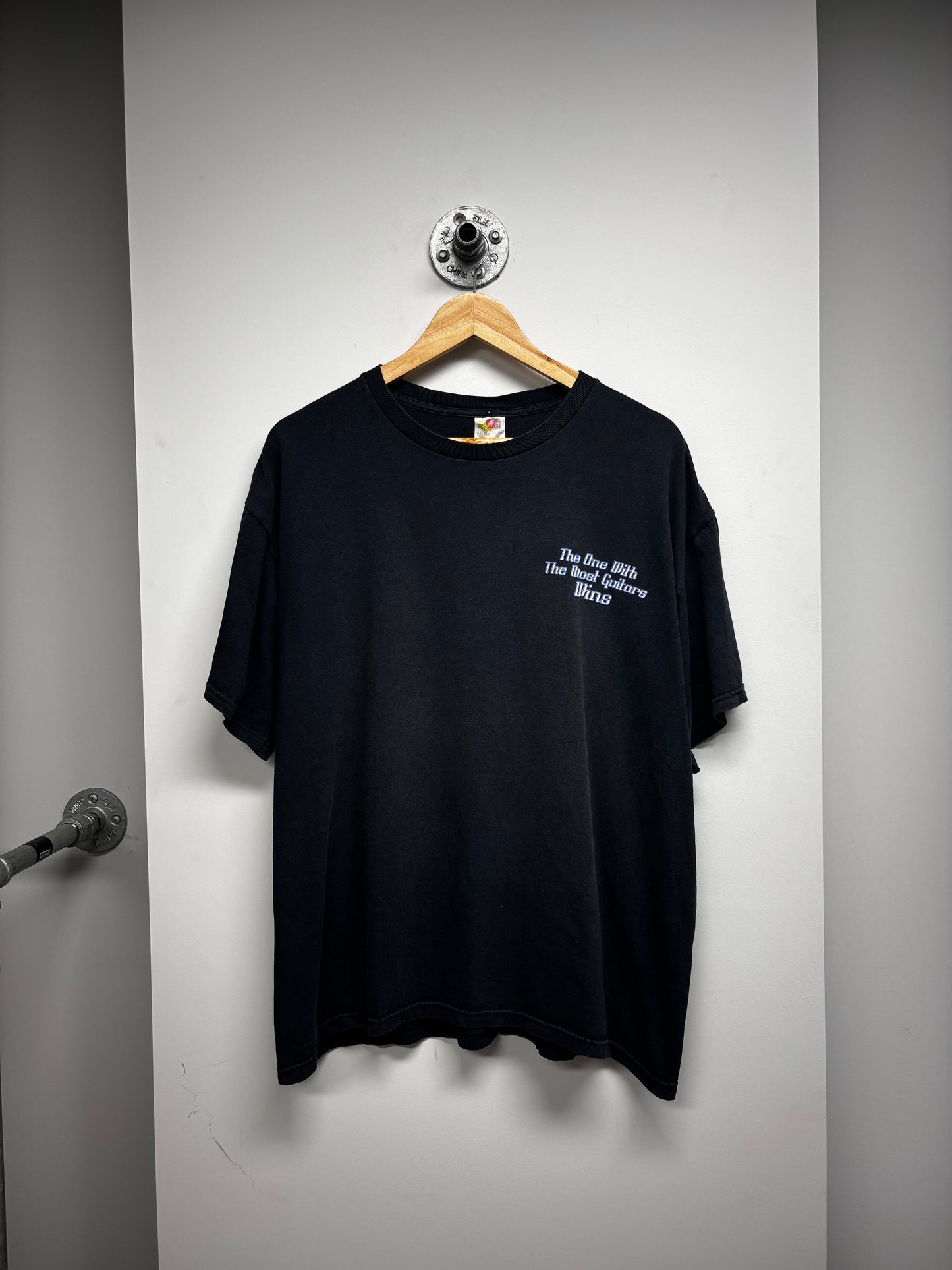 VINTAGE GUITAR GRAPHIC TSHIRT (XL)