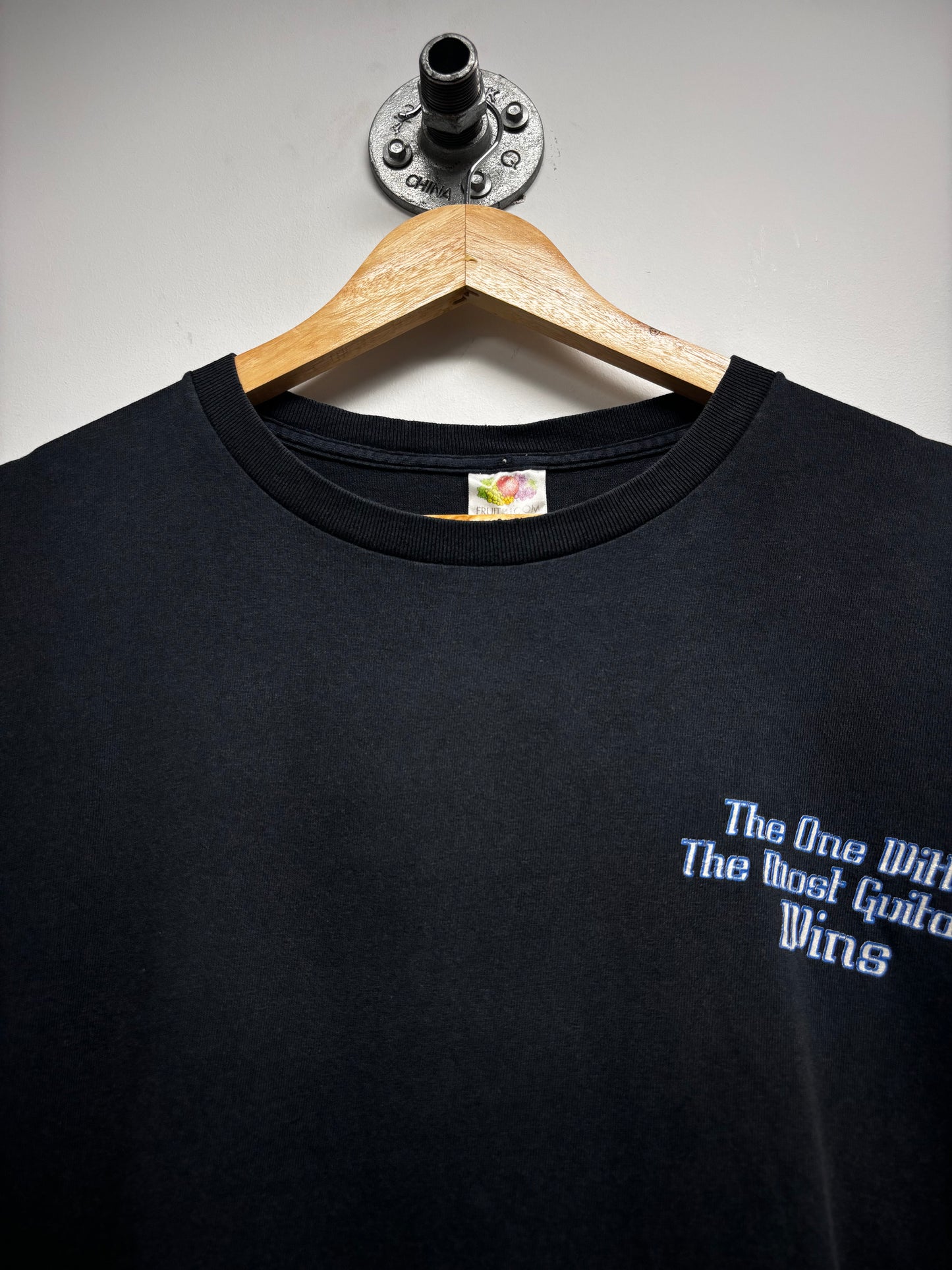 VINTAGE GUITAR GRAPHIC TSHIRT (XL)