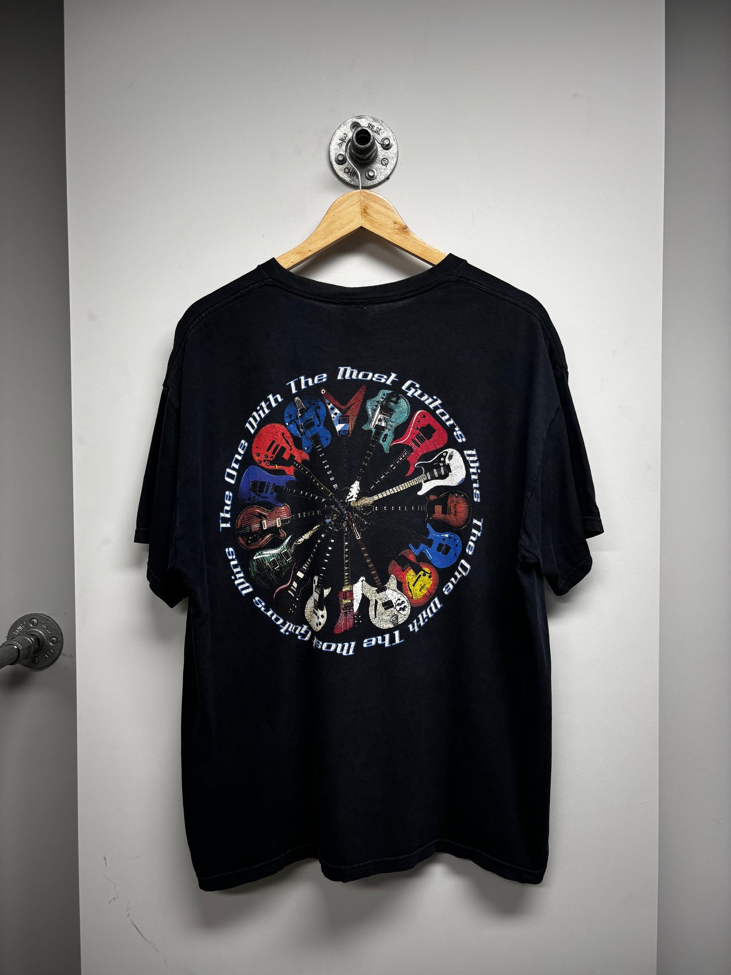 VINTAGE GUITAR GRAPHIC TSHIRT (XL)