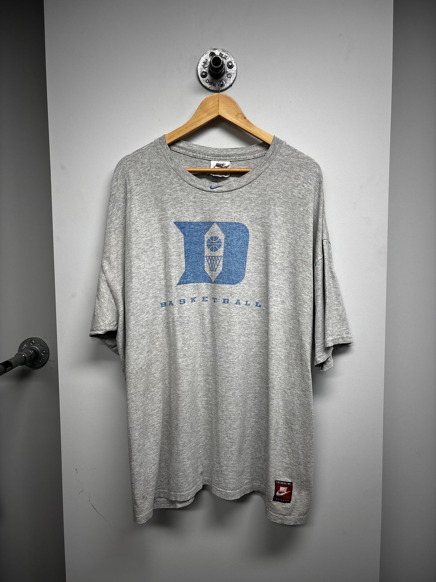 VINTAGE NIKE DUKE BASKETBALL TSHIRT (XXL)