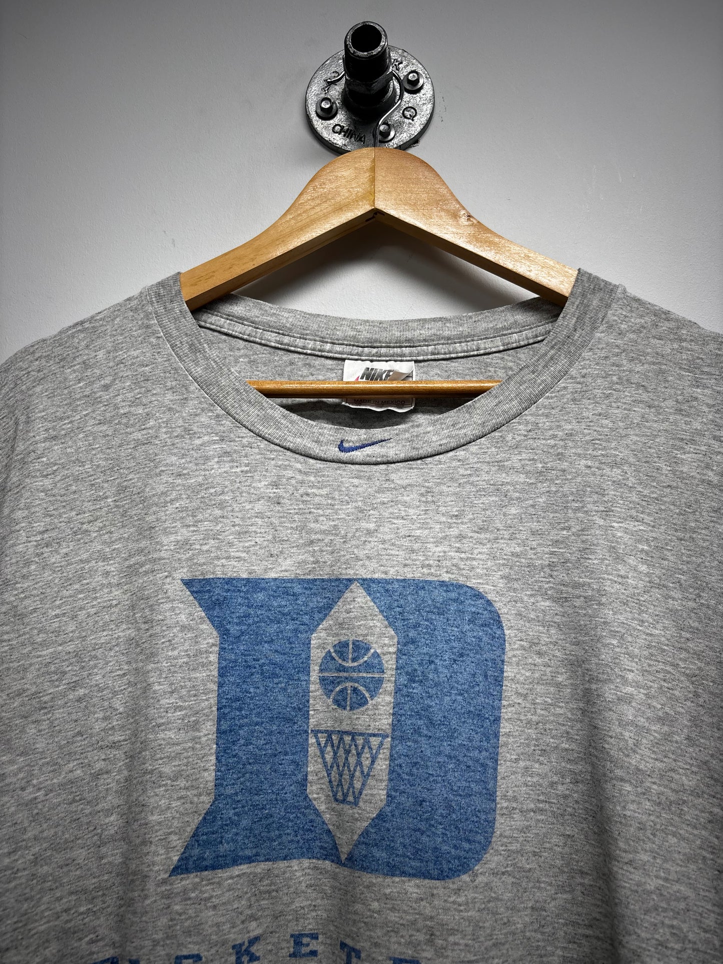 VINTAGE NIKE DUKE BASKETBALL TSHIRT (XXL)
