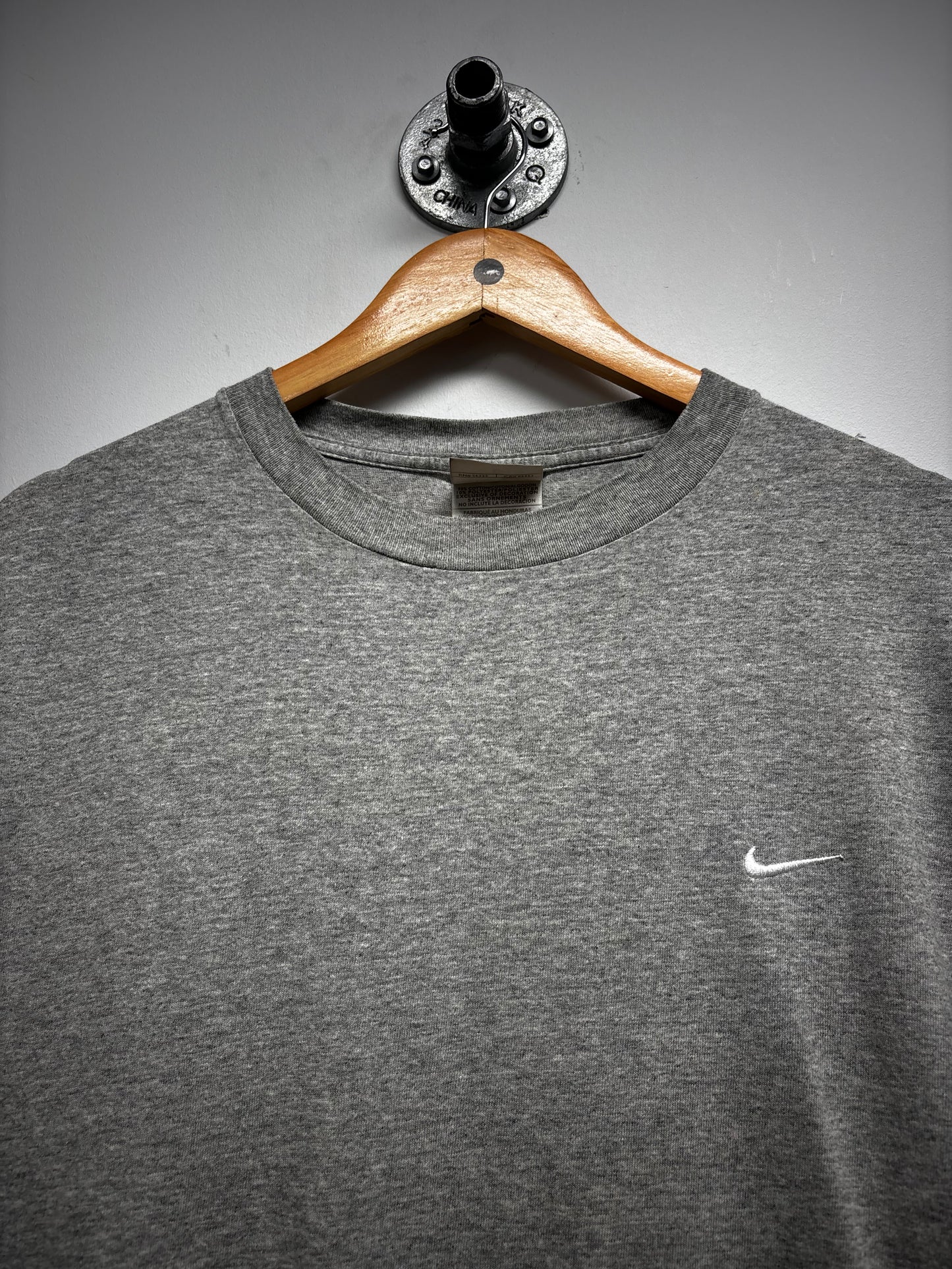 VINTAGE NIKE SWOOSH TSHIRT (L)