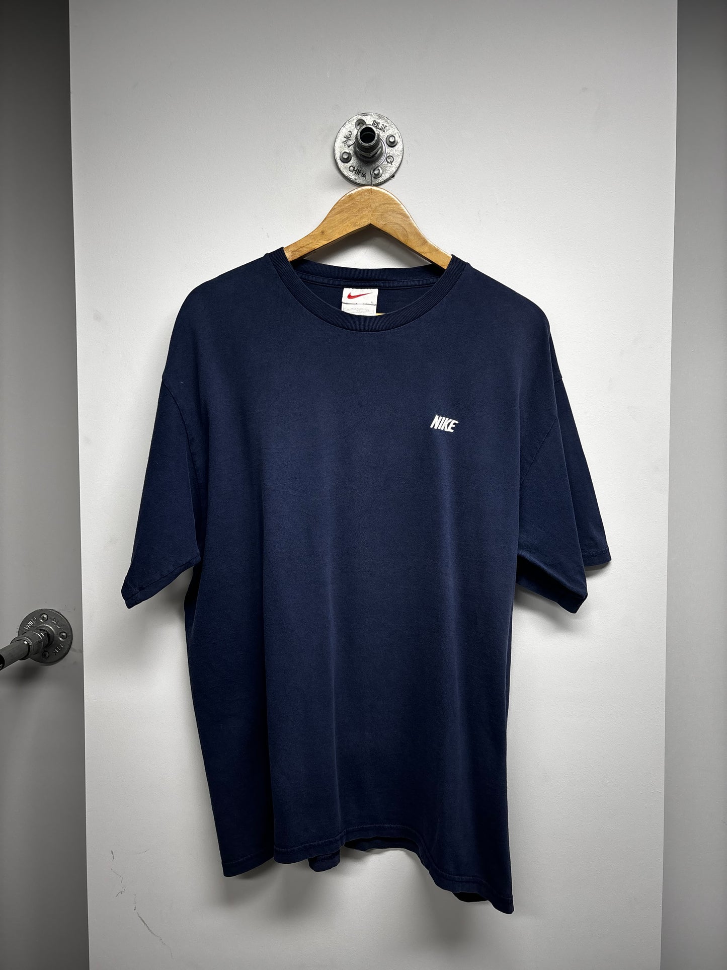 VINTAGE NIKE LOGO TSHIRT (L)