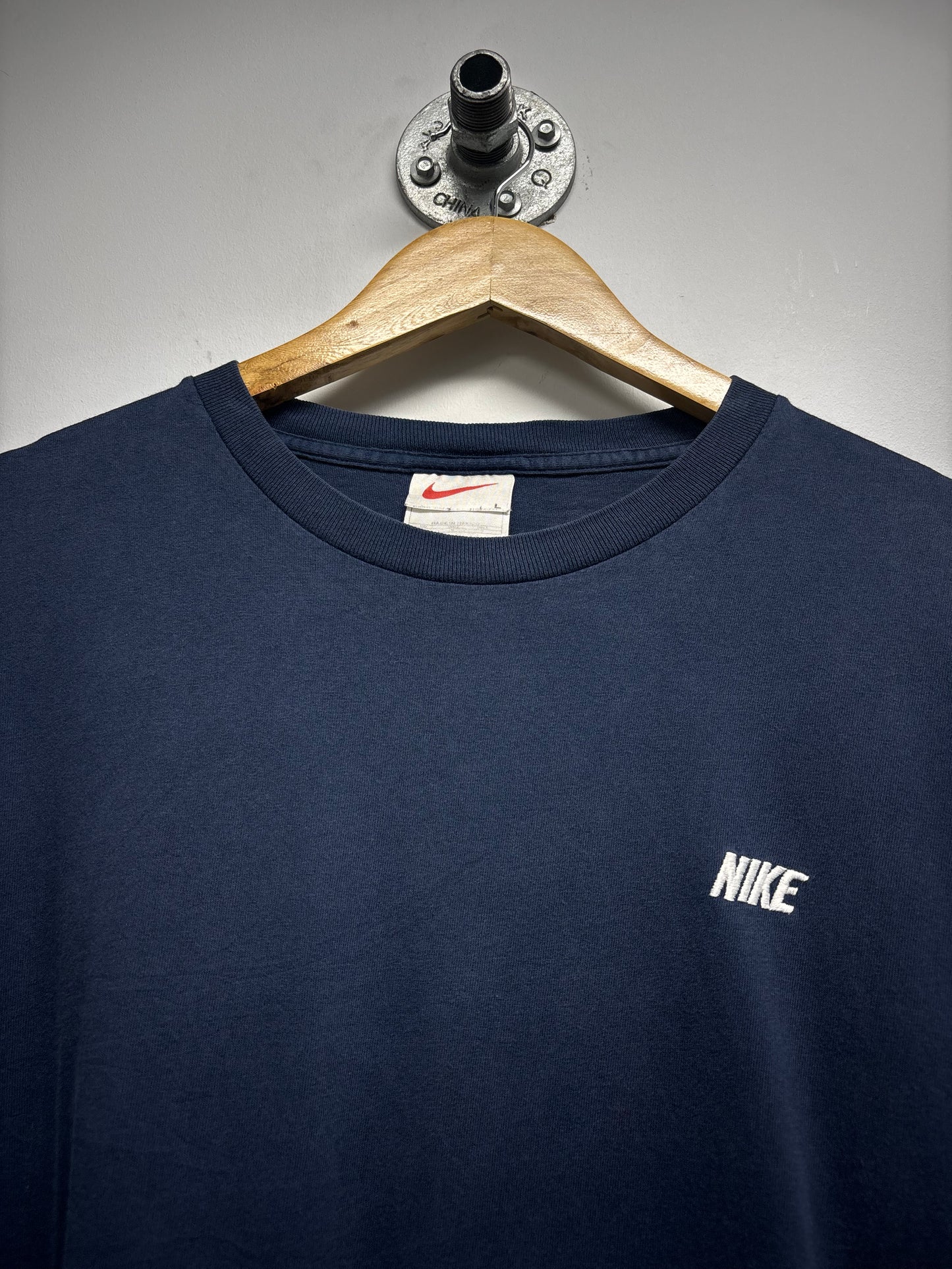 VINTAGE NIKE LOGO TSHIRT (L)