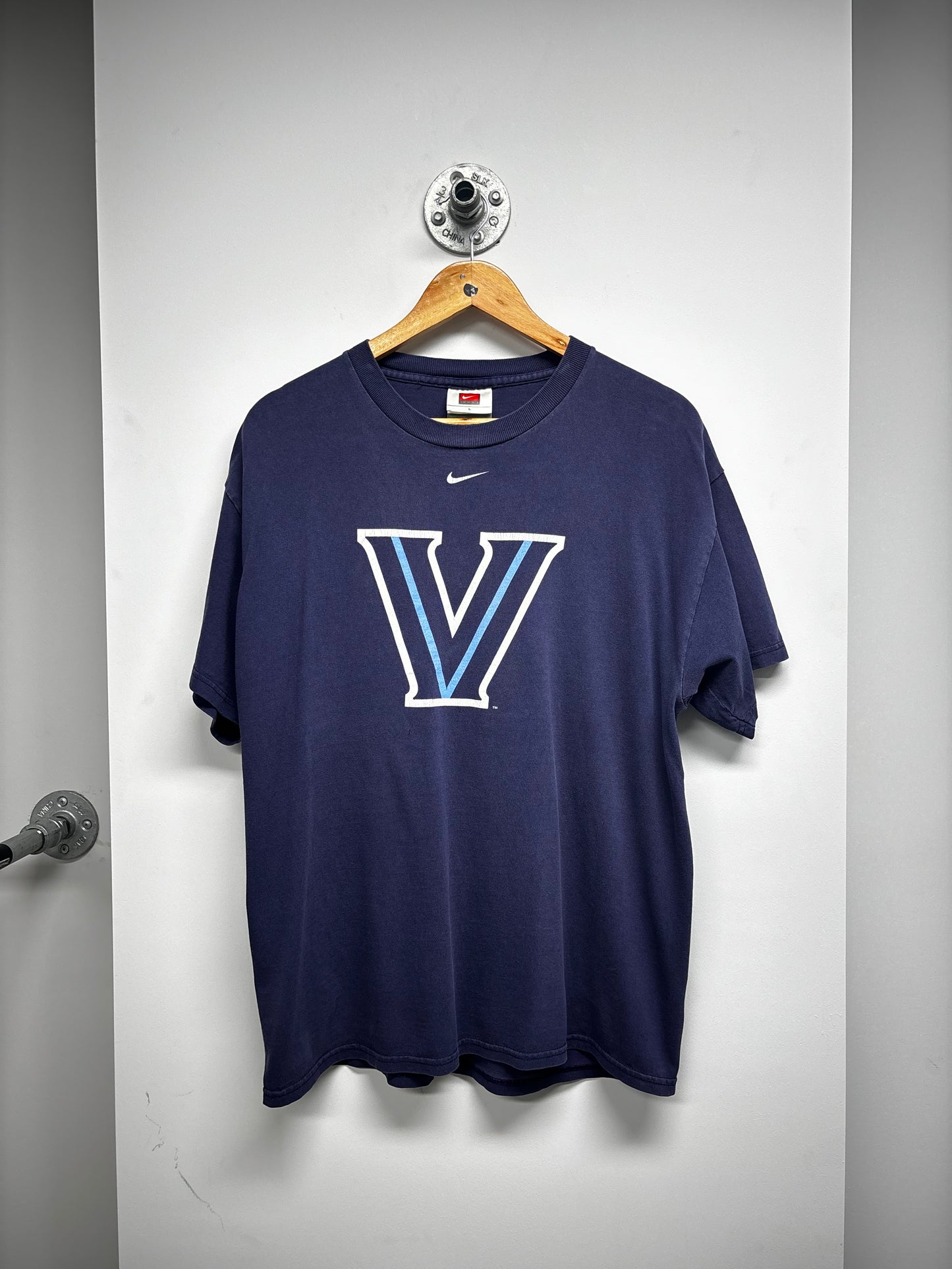 VINTAGE NIKE VILLANOVA SWOOSH TSHIRT (L)