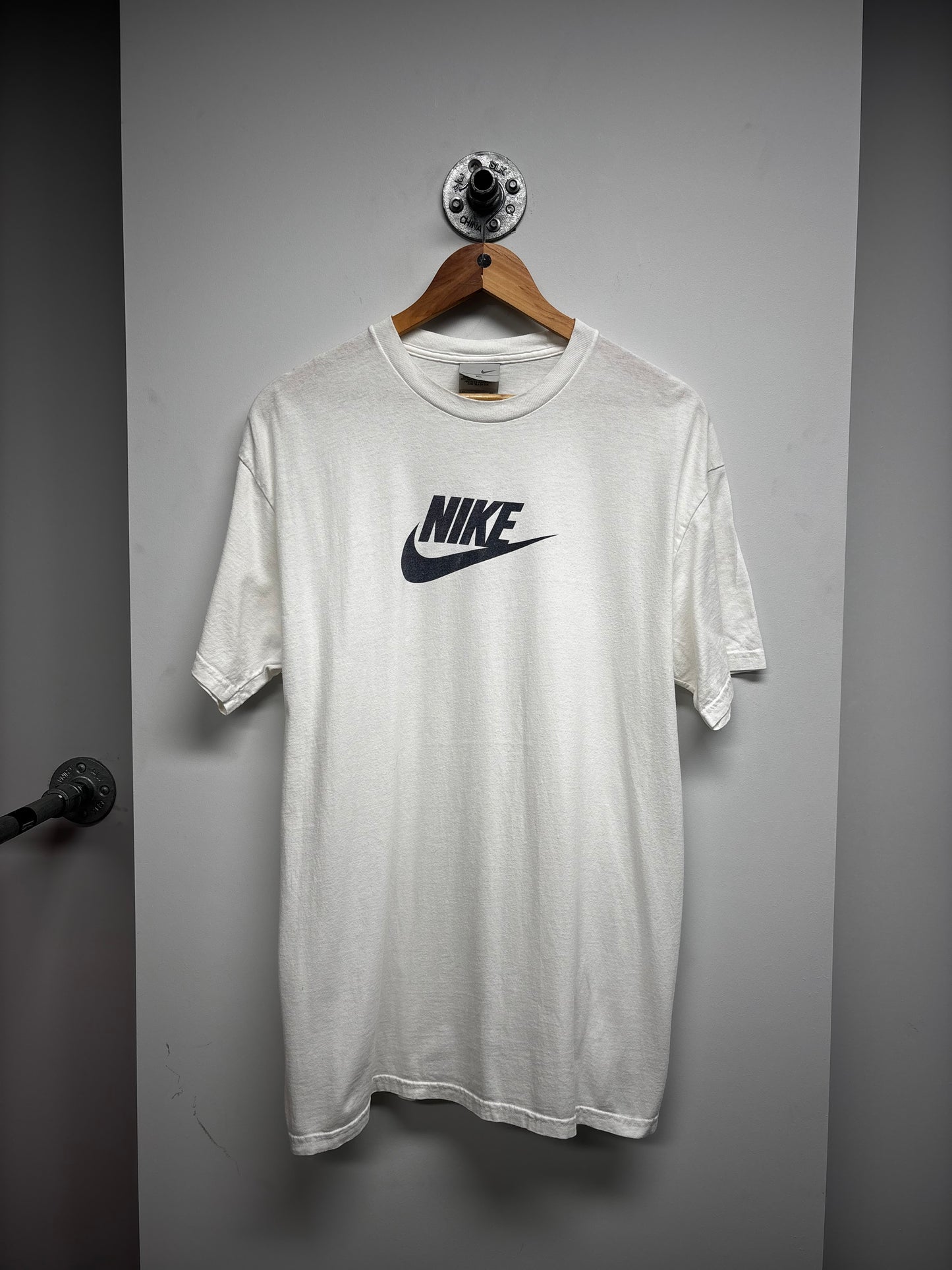 VINTAGE NIKE LOGO TSHIRT (XL)