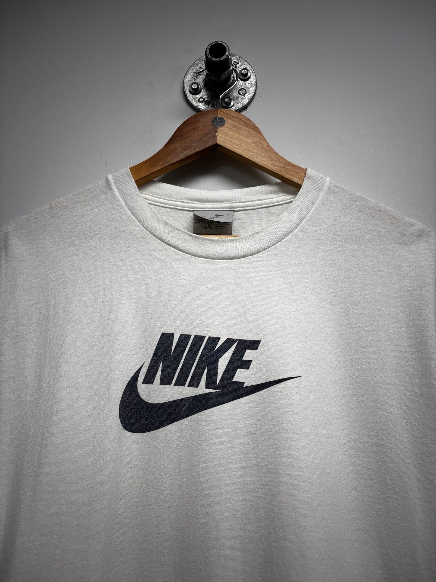 VINTAGE NIKE LOGO TSHIRT (XL)