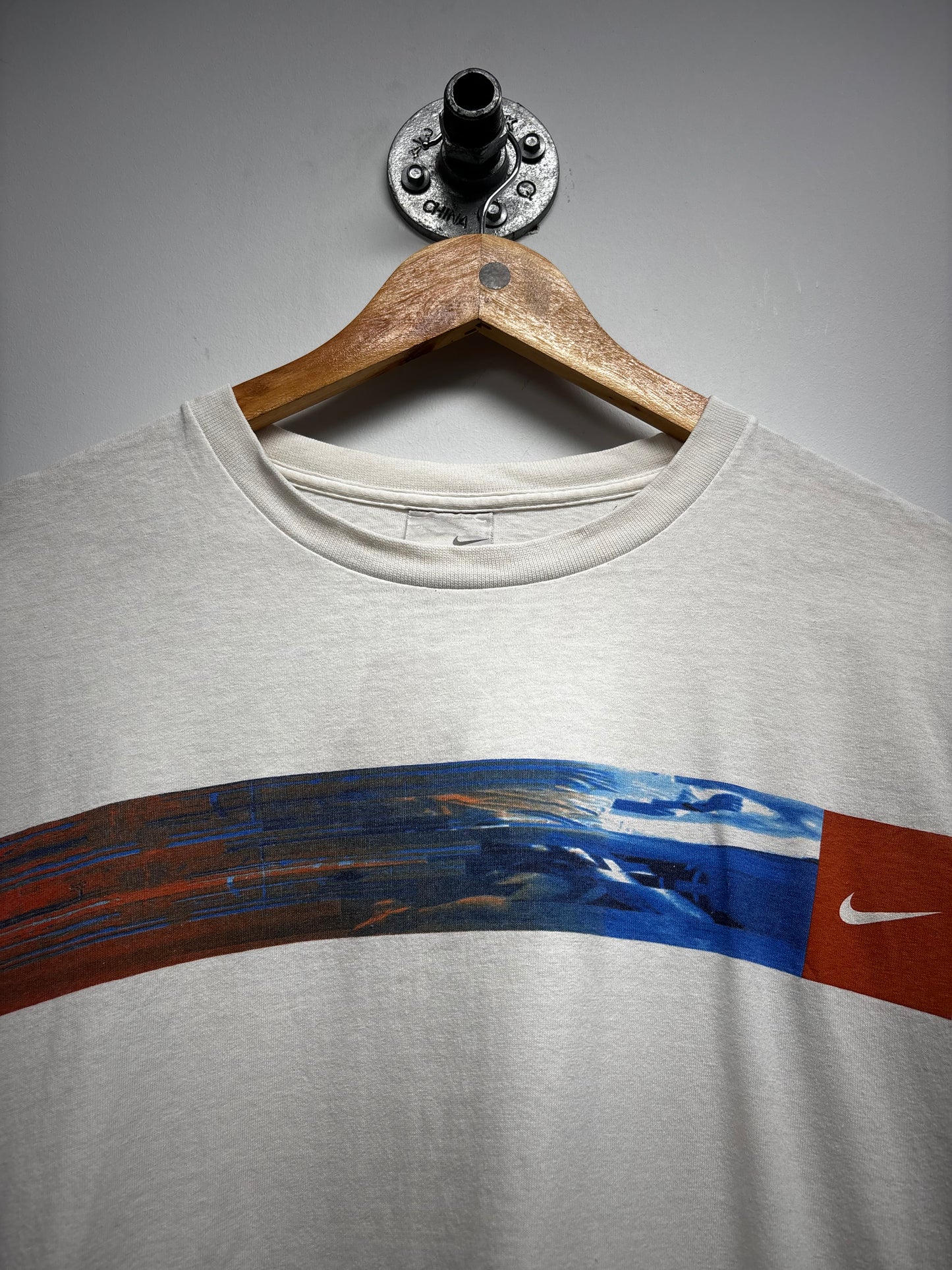 VINTAGE NIKE GRAPHIC TSHIRT (L)