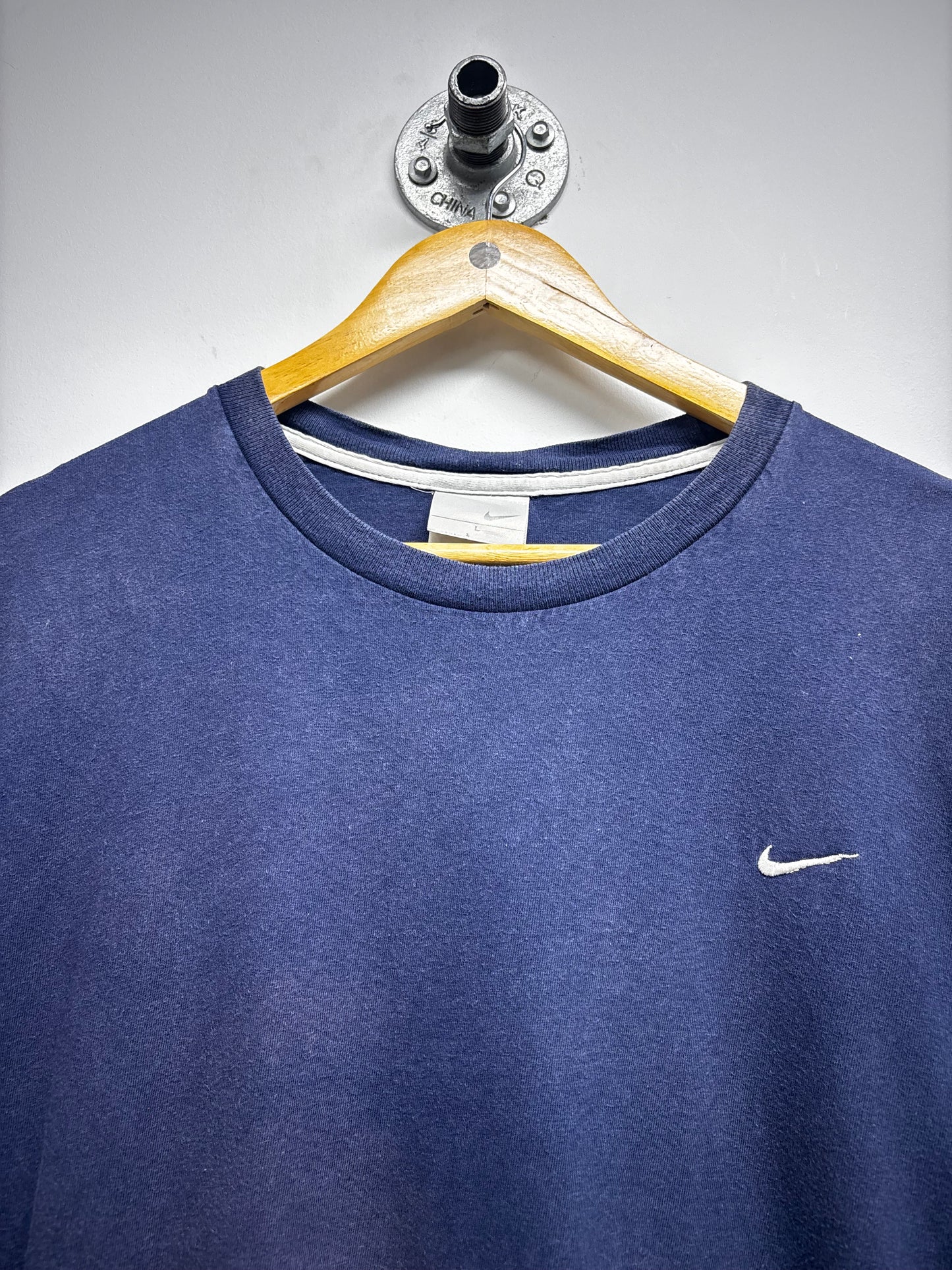 VINTAGE NIKE SWOOSH TSHIRT (L)