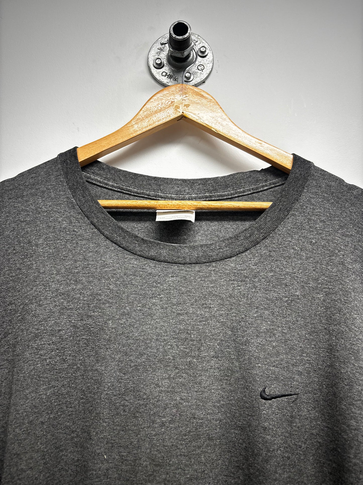 VINTAGE NIKE SWOOSH TSHIRT (XXL)