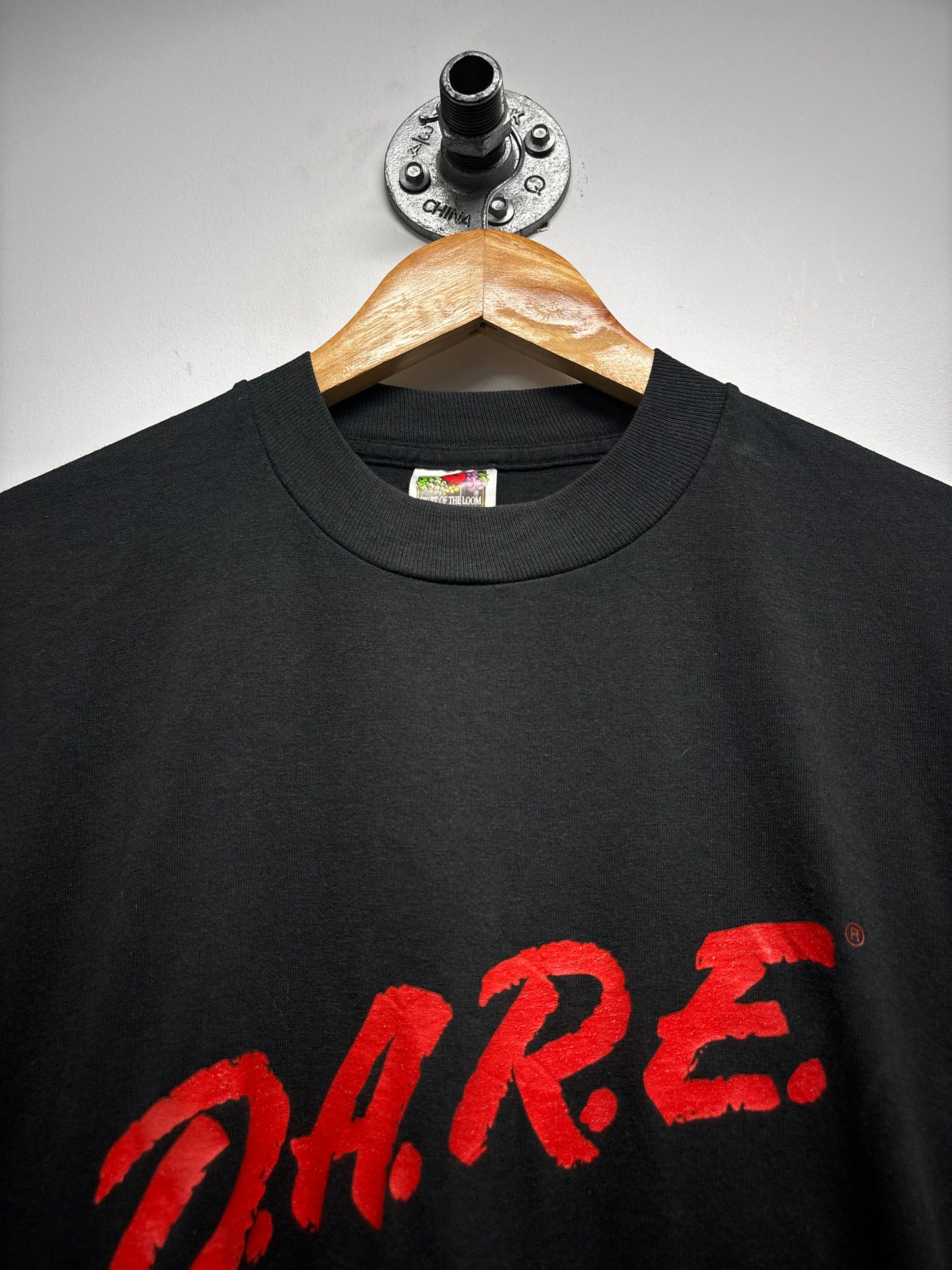 VINTAGE DARE TO RESIST TSHIRT (L)