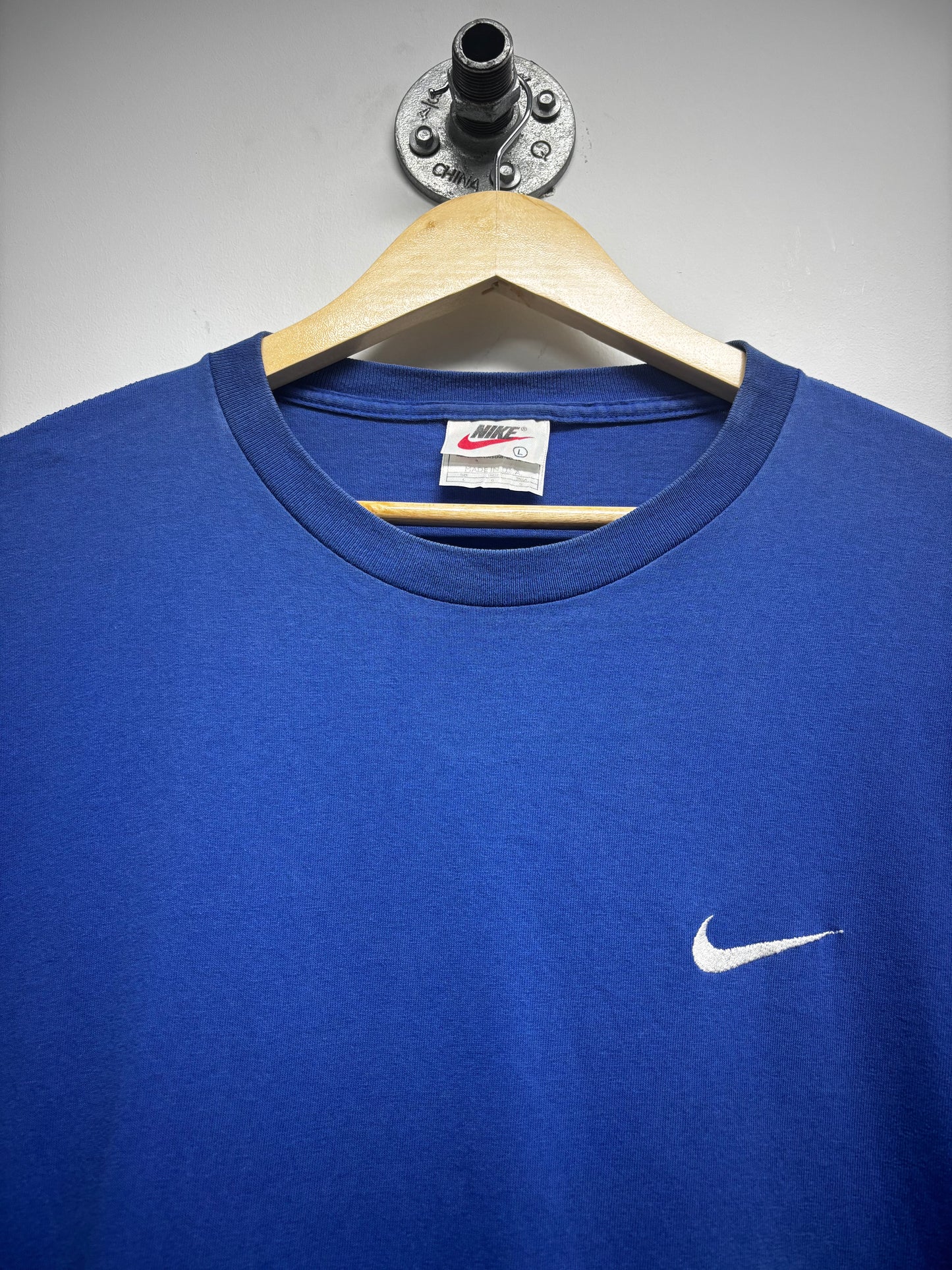 VINTAGE NIKE SWOOSH TSHIRT (L)