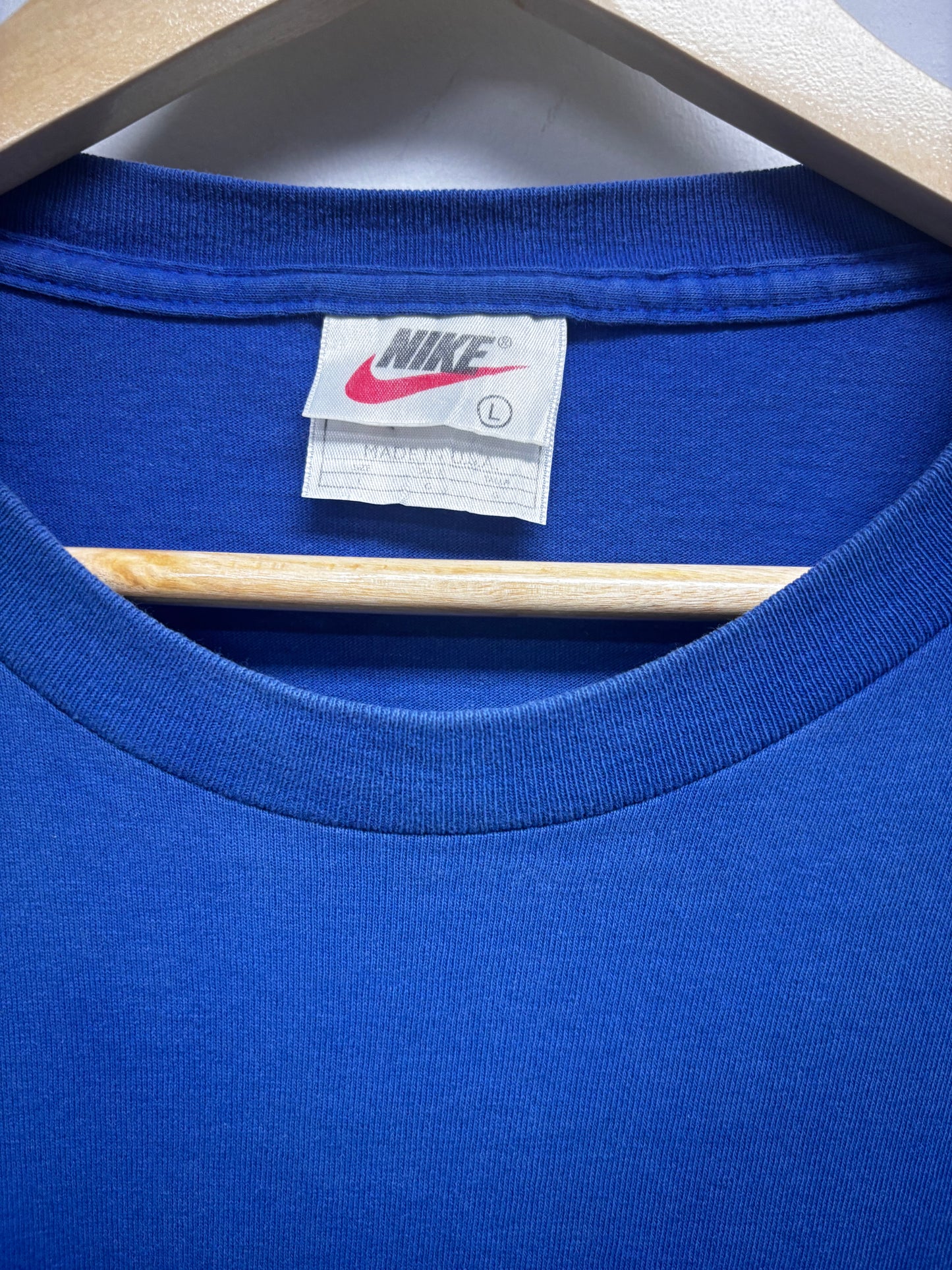 VINTAGE NIKE SWOOSH TSHIRT (L)