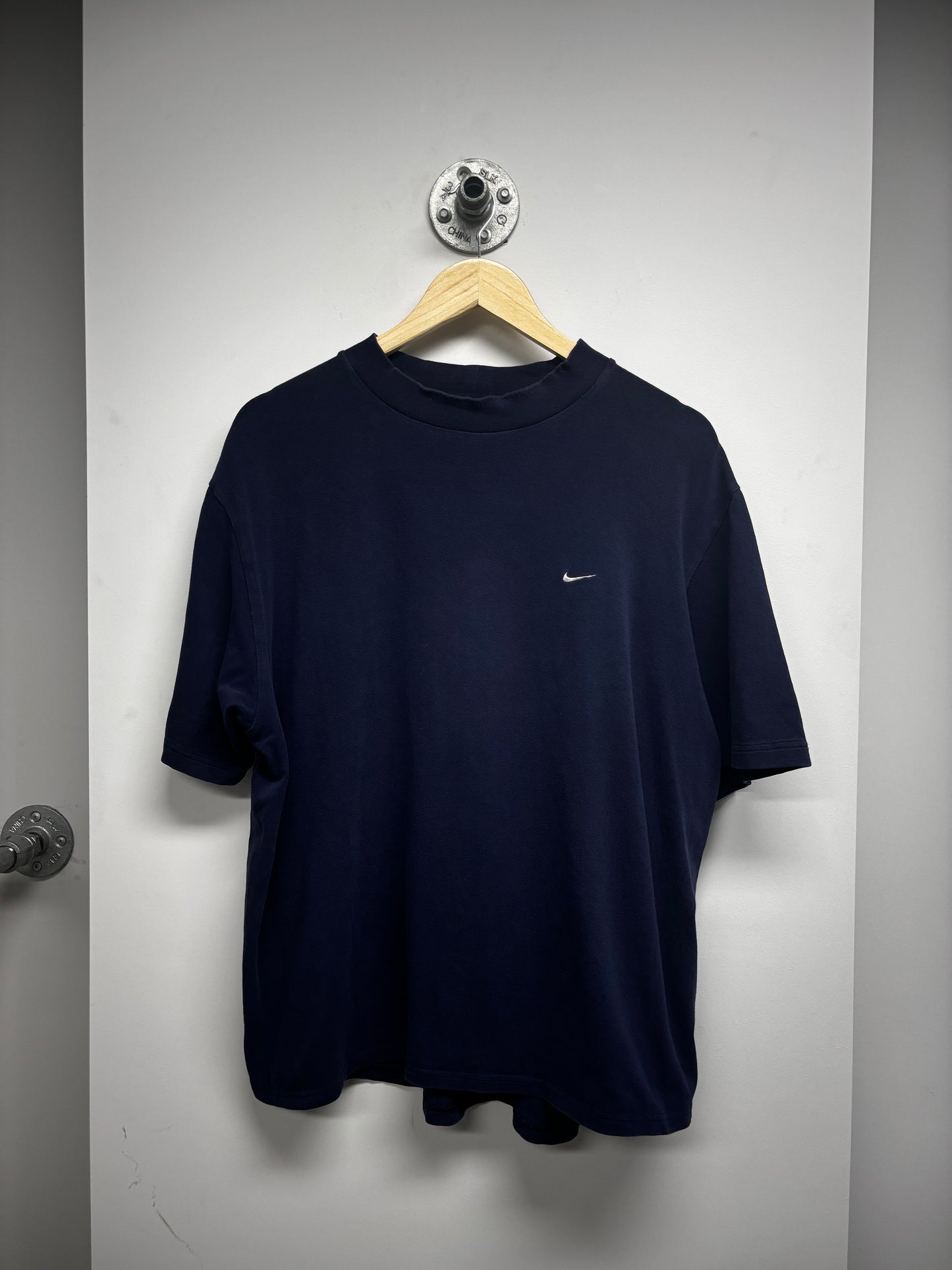 VINTAGE NIKE SWOOSH TSHIRT (L)