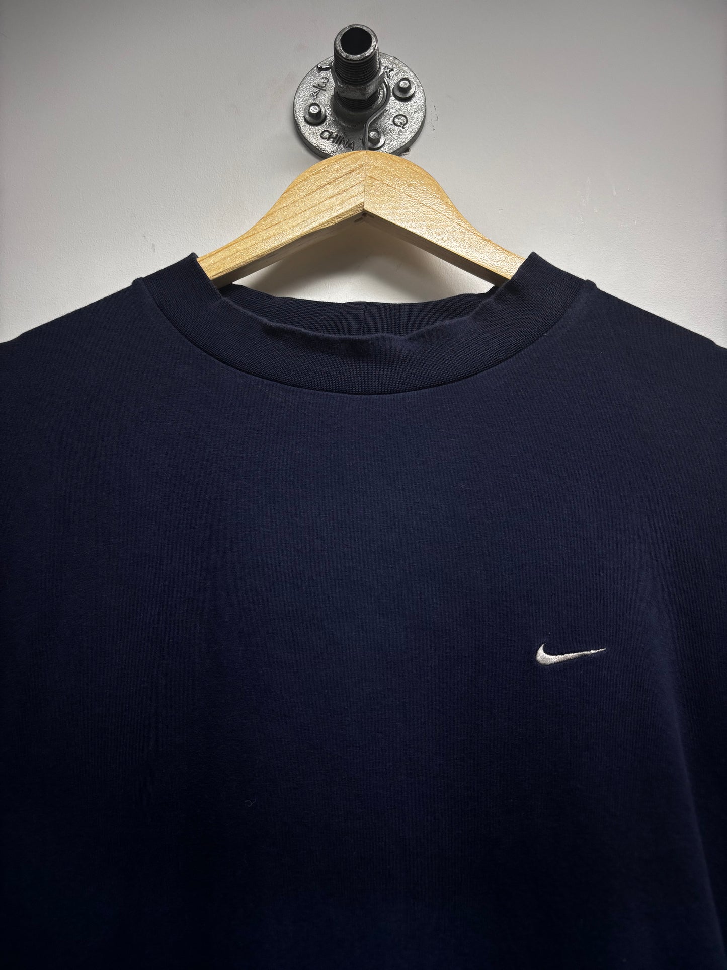VINTAGE NIKE SWOOSH TSHIRT (L)