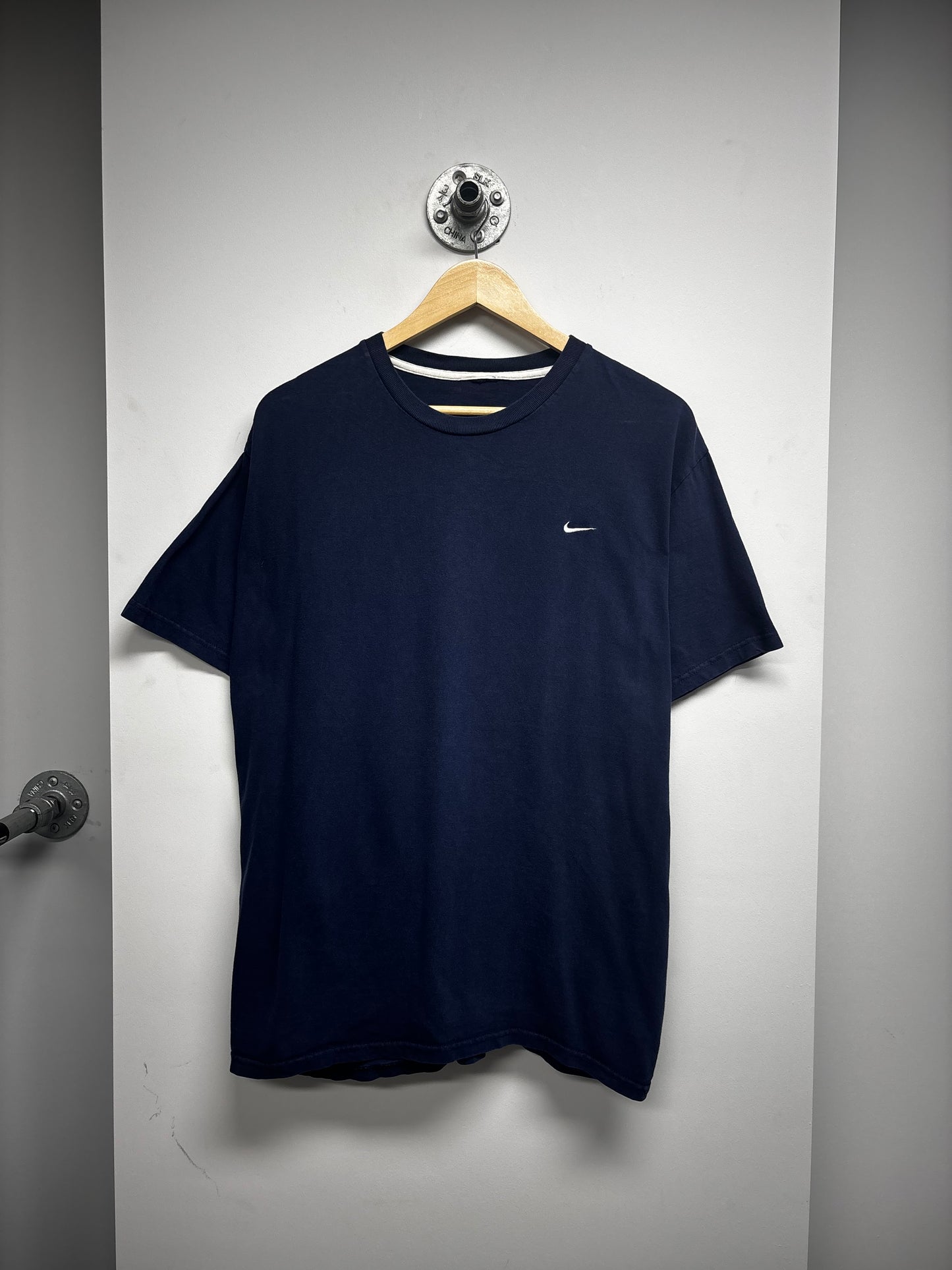 VINTAGE NIKE SWOOSH TSHIRT (L)