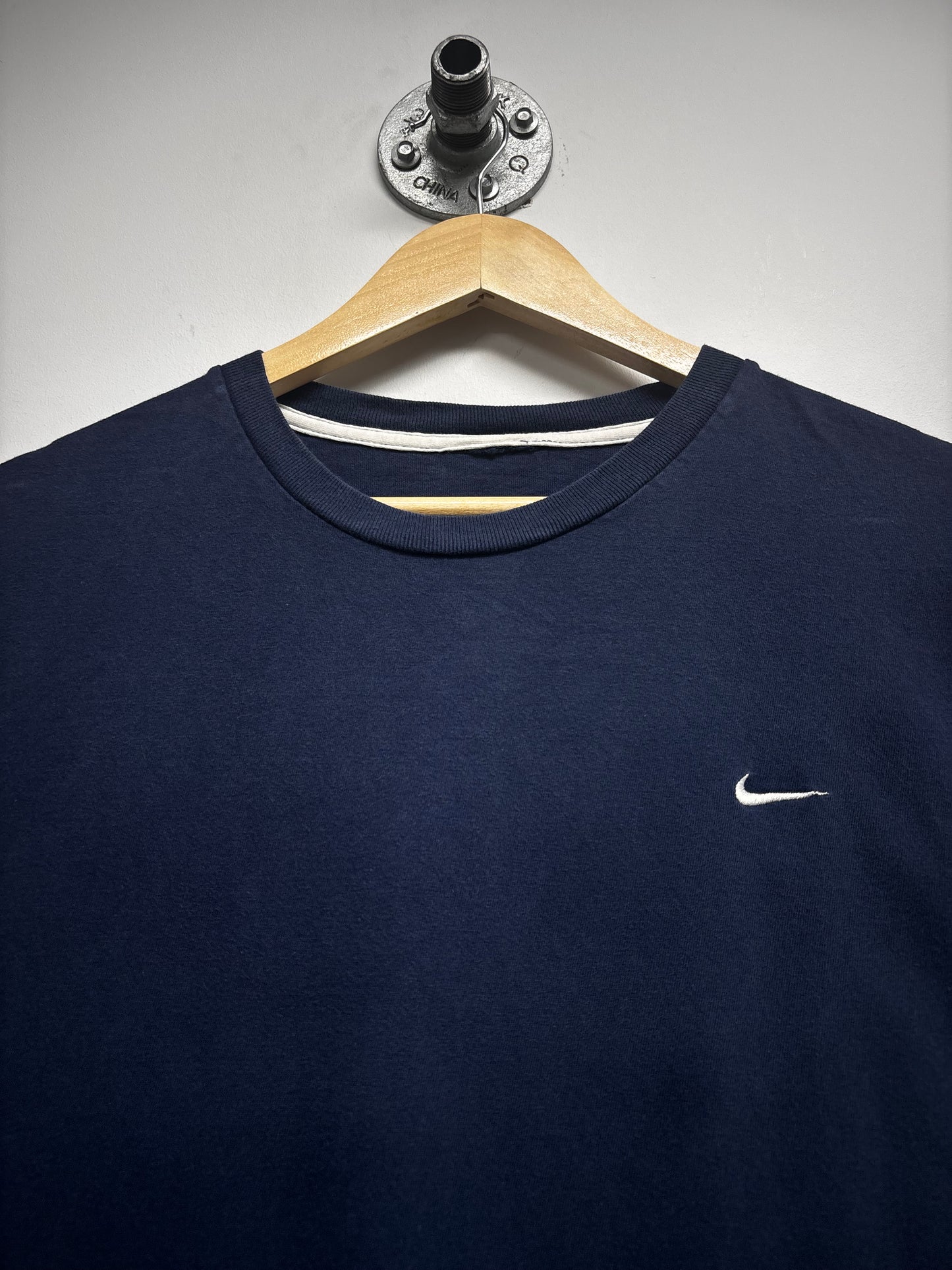 VINTAGE NIKE SWOOSH TSHIRT (L)