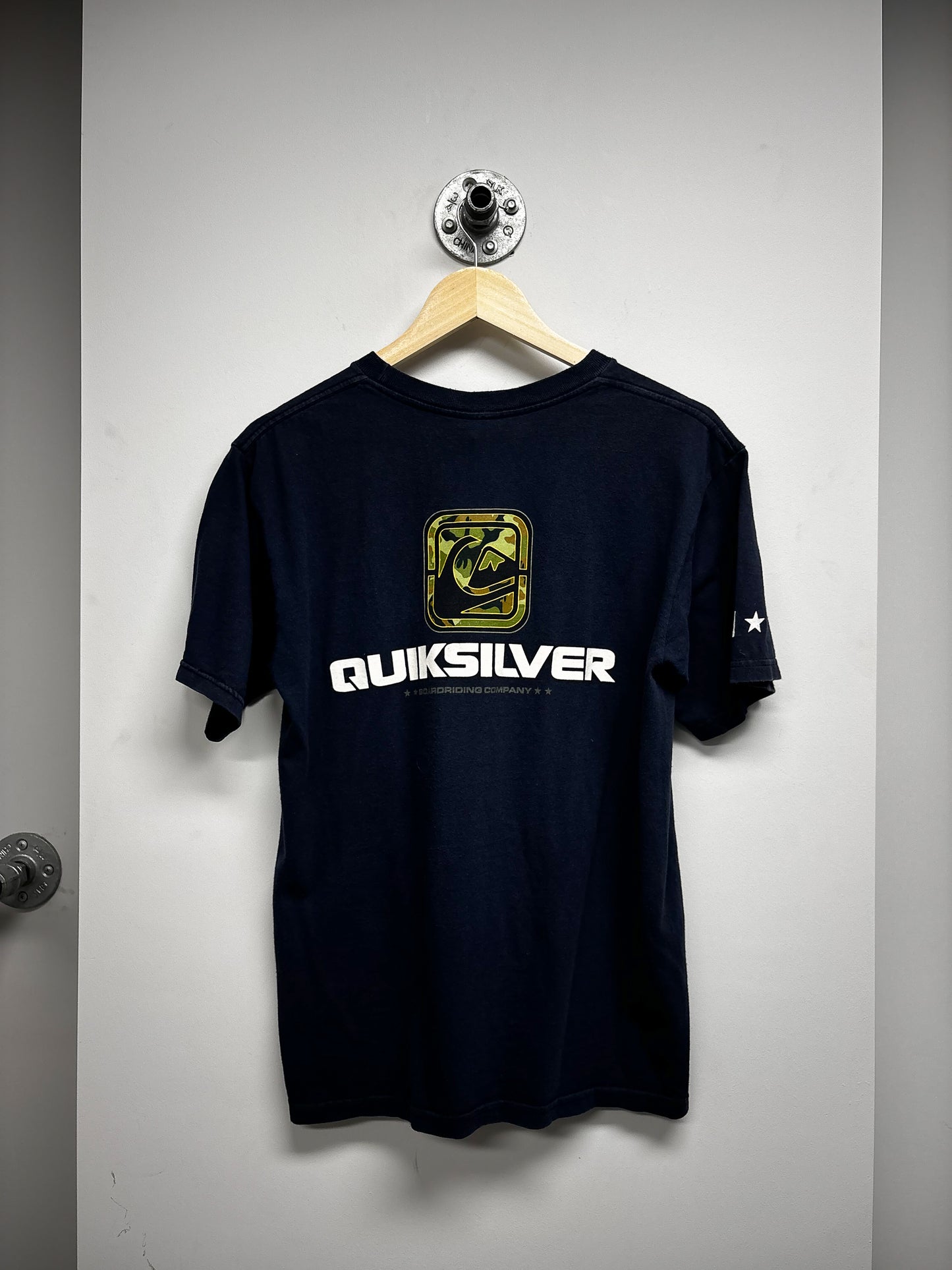 VINTAGE QUIKSILVER SURF TSHIRT (YOUTH XL)