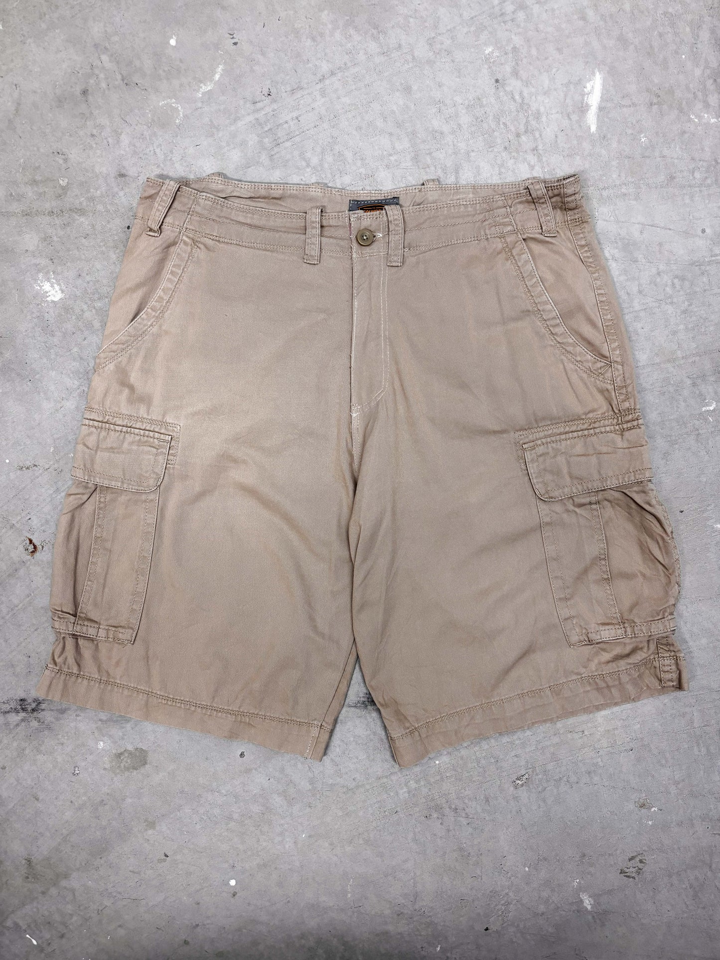VINTAGE CARGO SHORTS (38)