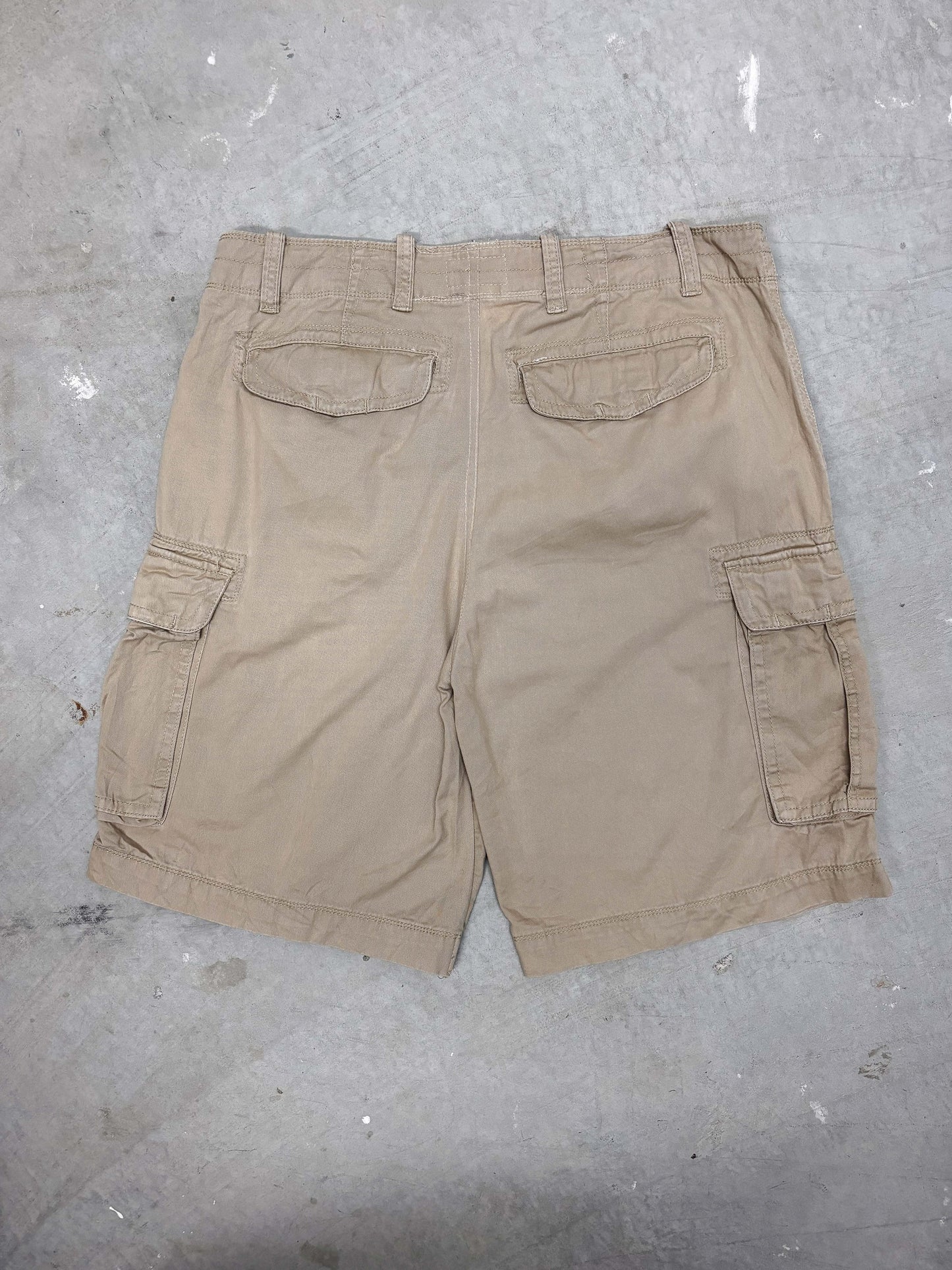 VINTAGE CARGO SHORTS (38)