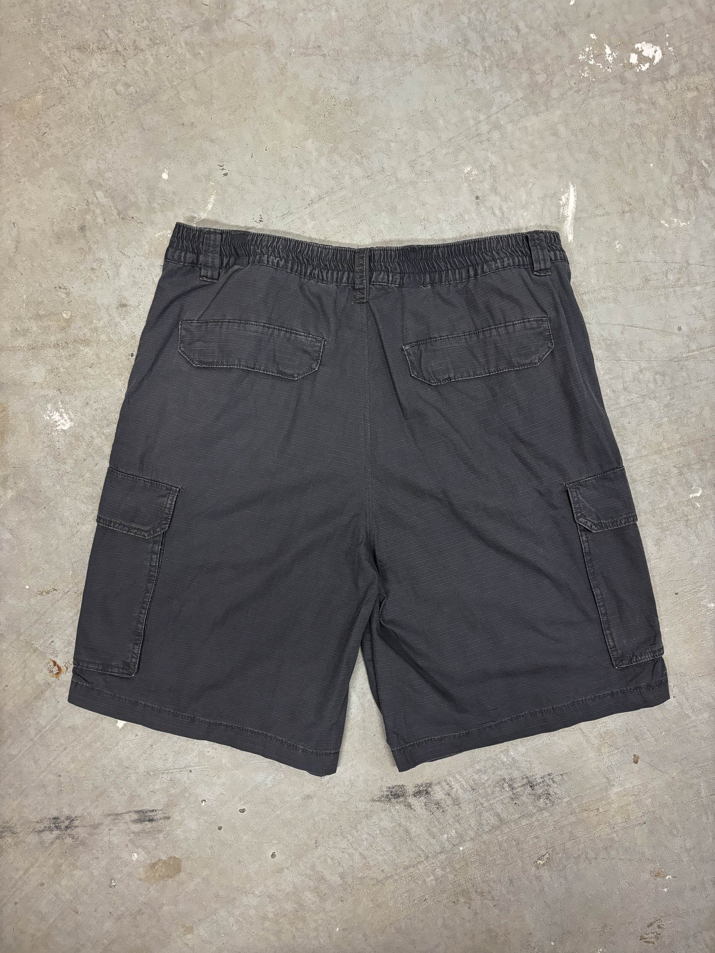 VINTAGE CARGO SHORTS (36)