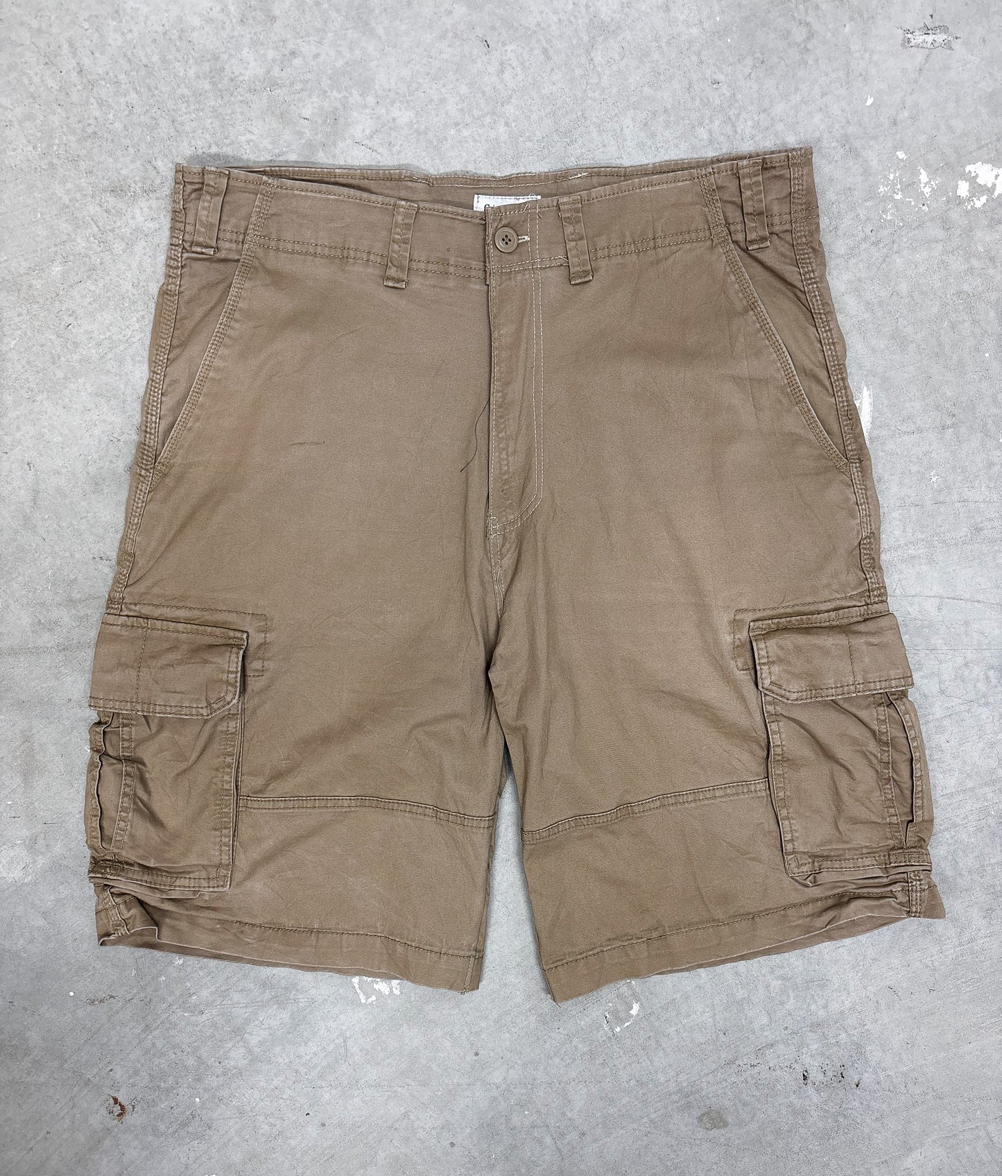 VINTAGE CARGO SHORTS (38)