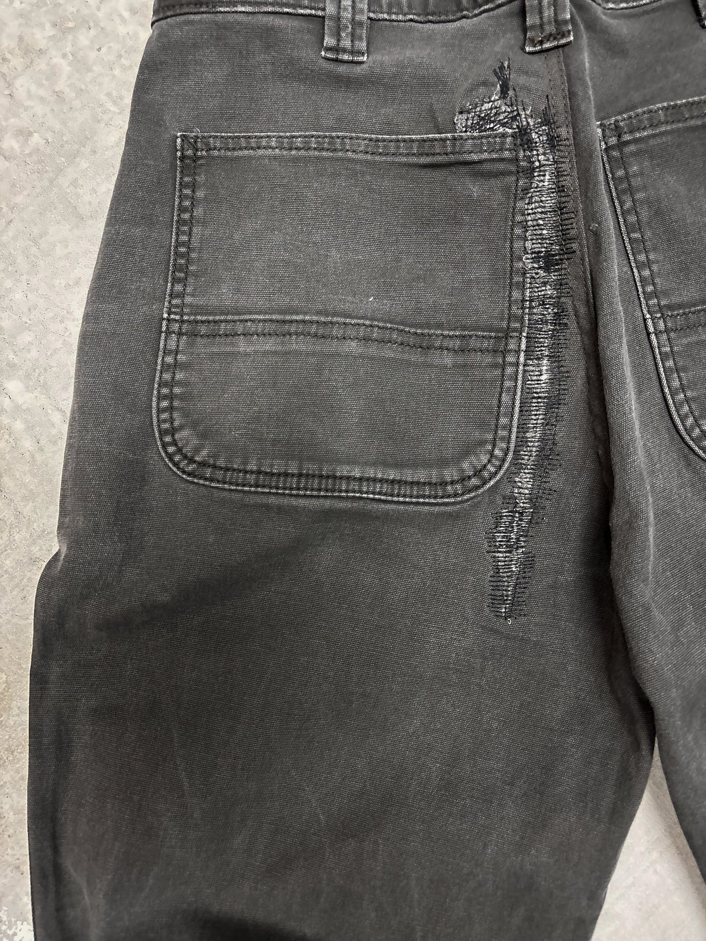 VINTAGE CARHARTT WORKWEAR PANTS (32)