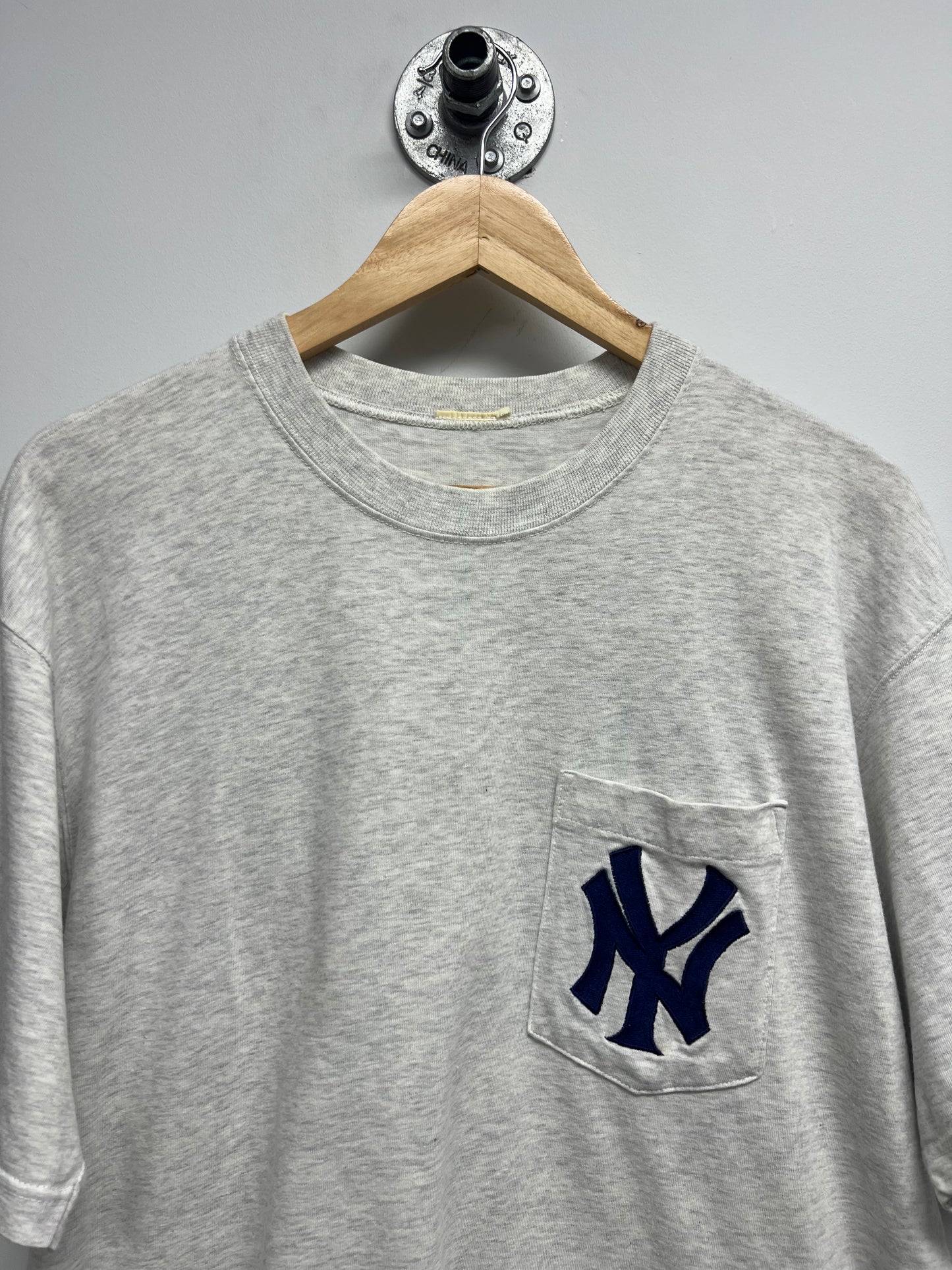VINTAGE NEW YORK YANKEES TSHIRT (L)